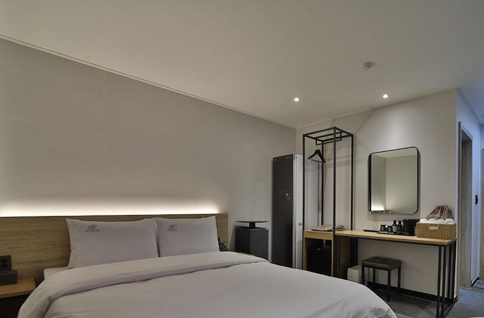Standard Double Room photo 3