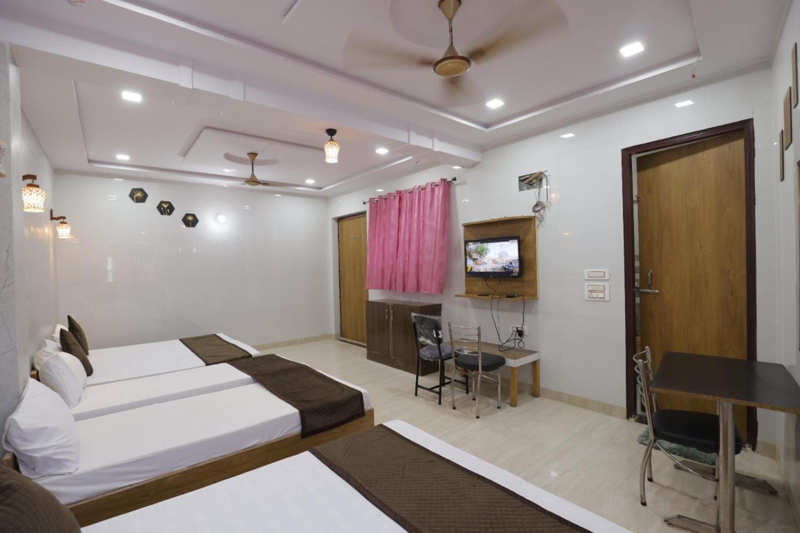 6-Bed Mixed Dormitory Room