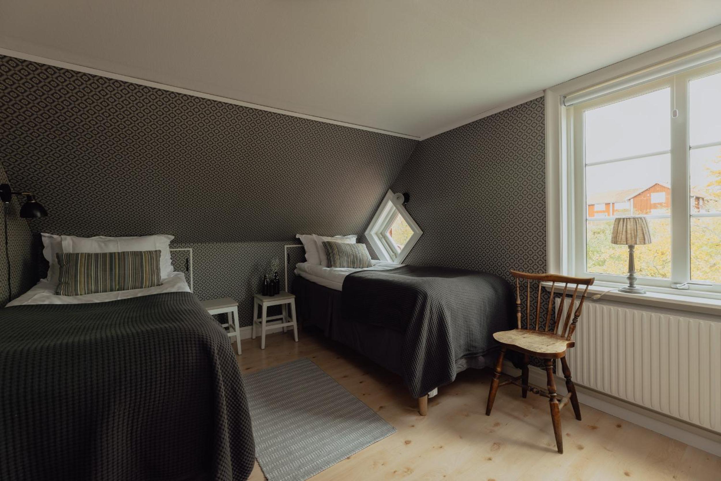 Three-Bedroom House photo 2