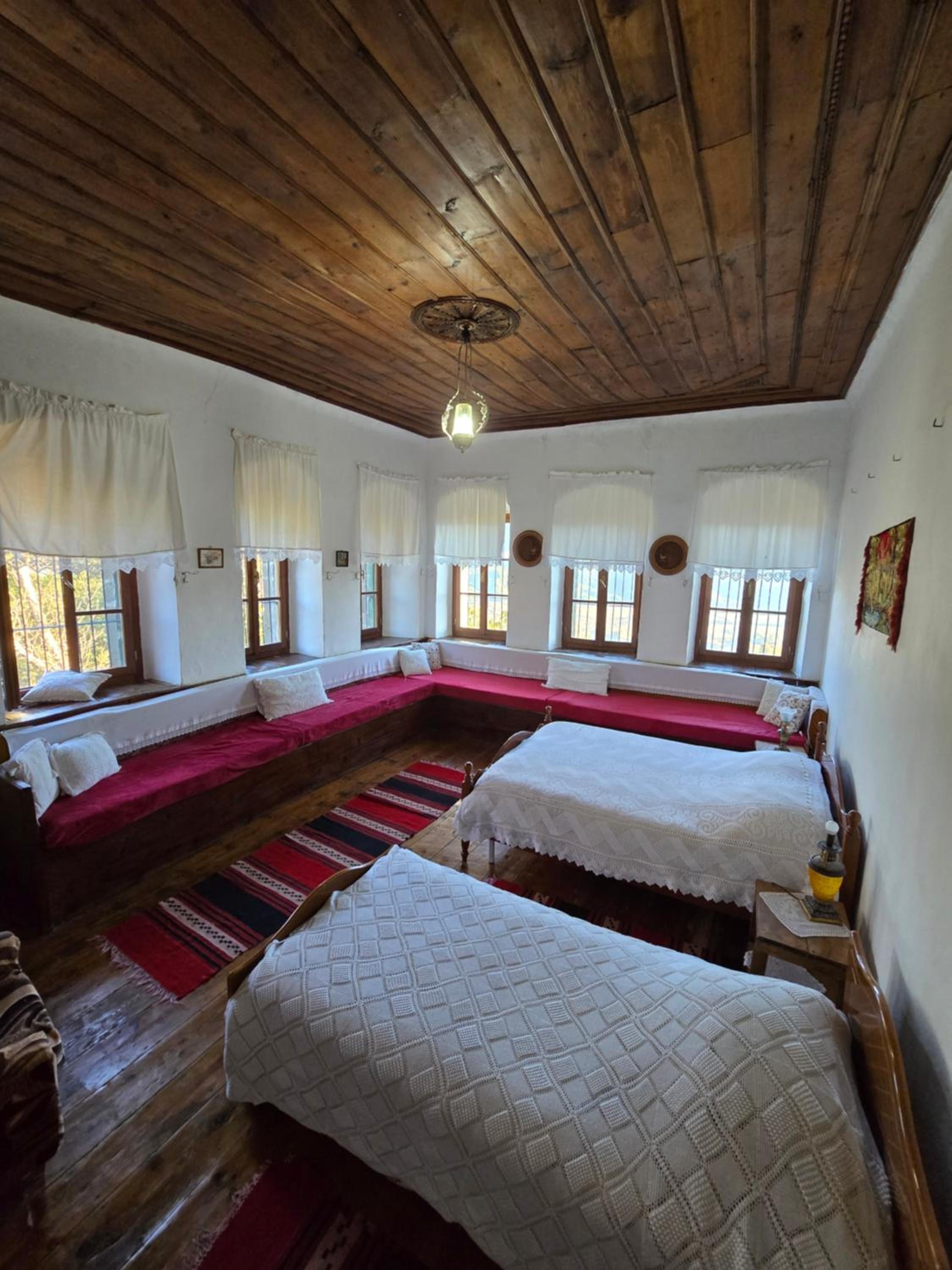 Standard Twin Room with Mountain View