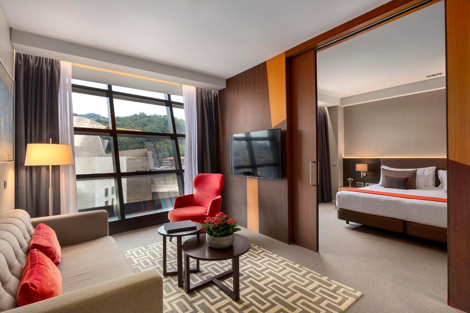 Deluxe Suite with Guggenheim view - Photo 1