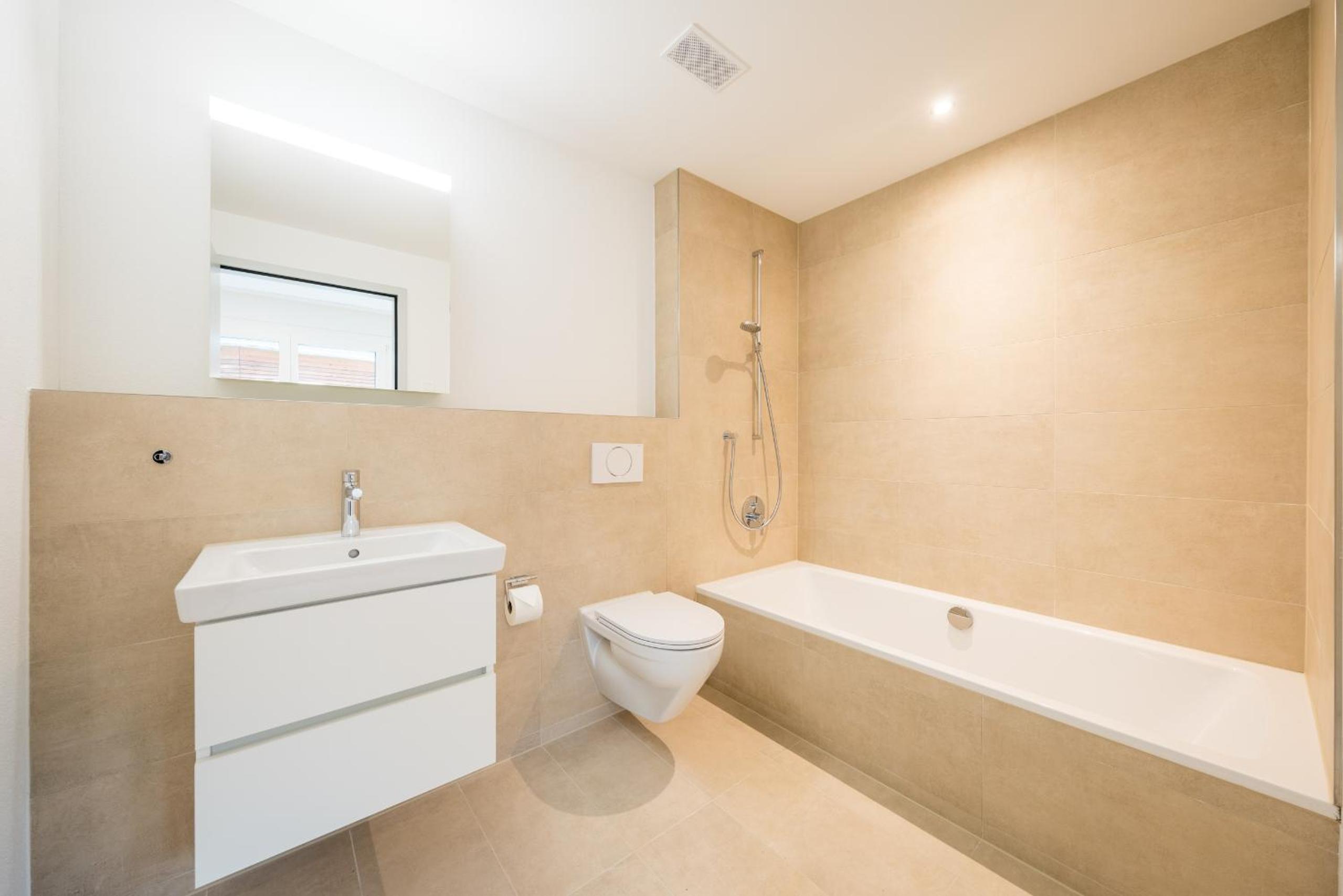 Three-Bedroom Apartment with Balcony photo 3
