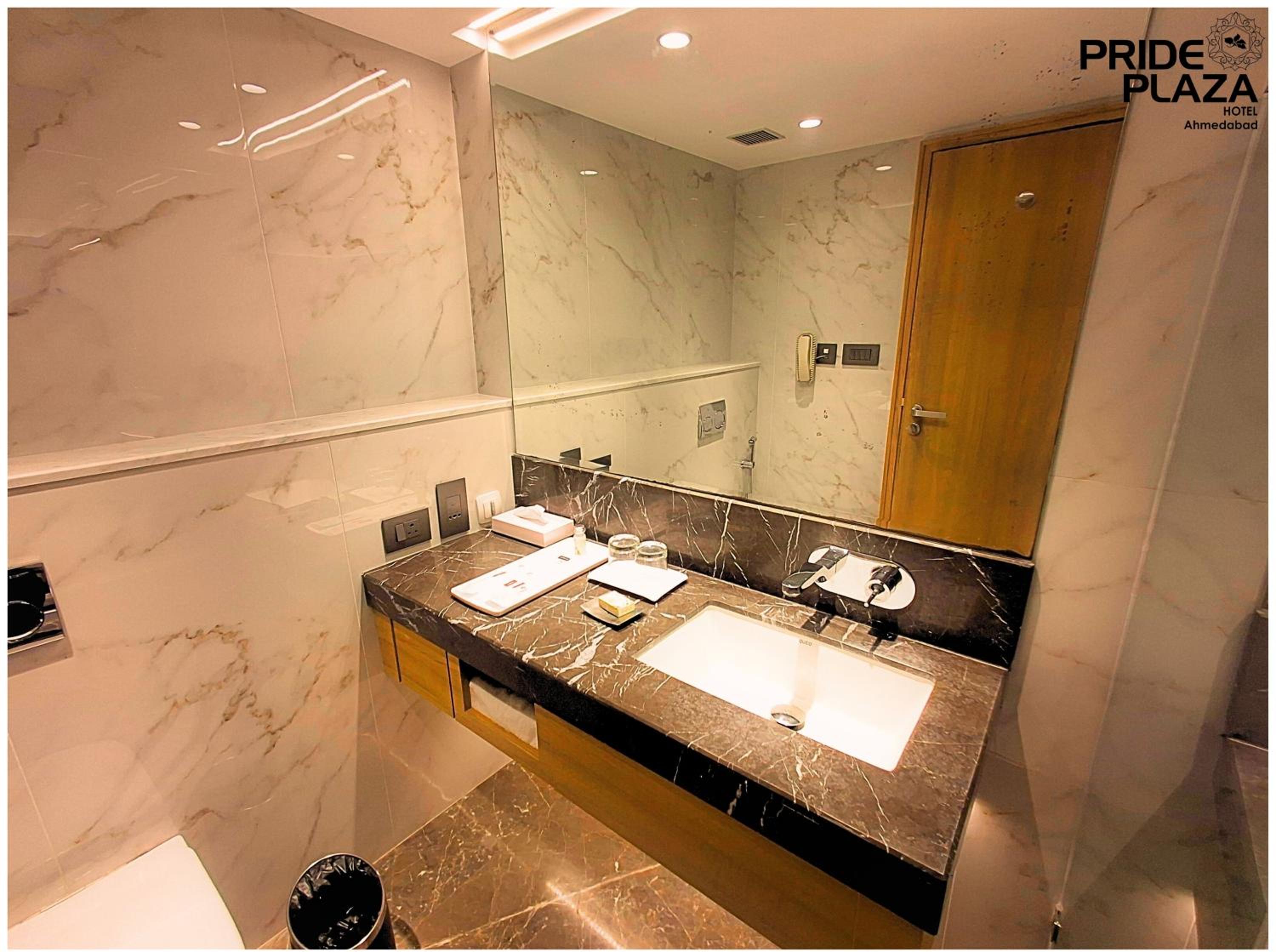 Deluxe Double Room - Photo 5
