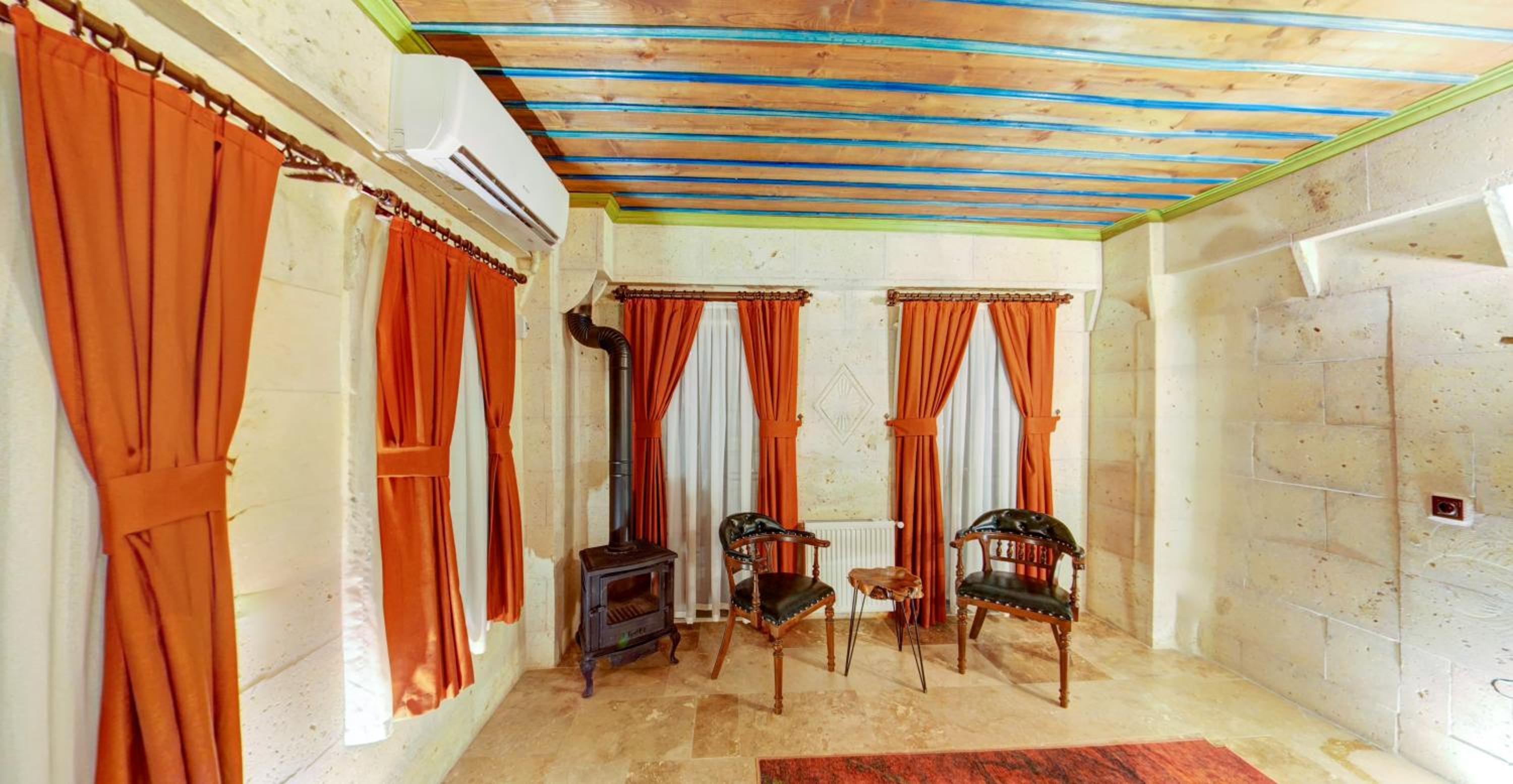 Deluxe Suite photo 3