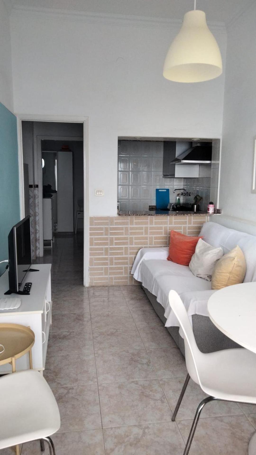 Apartamento Económico de Dos Habitaciones con Terraza Compartida