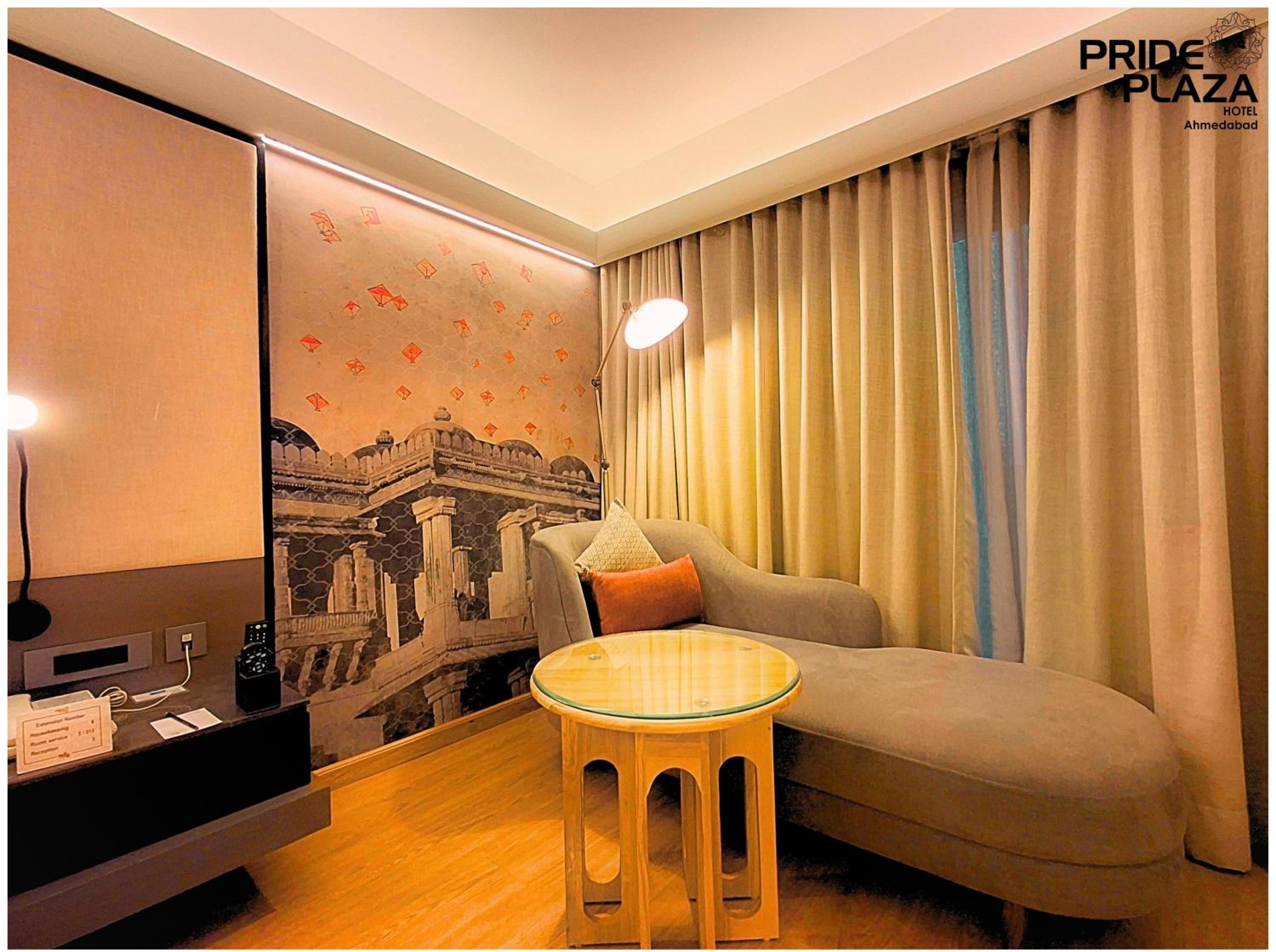 Deluxe Double Room thumbnail 5