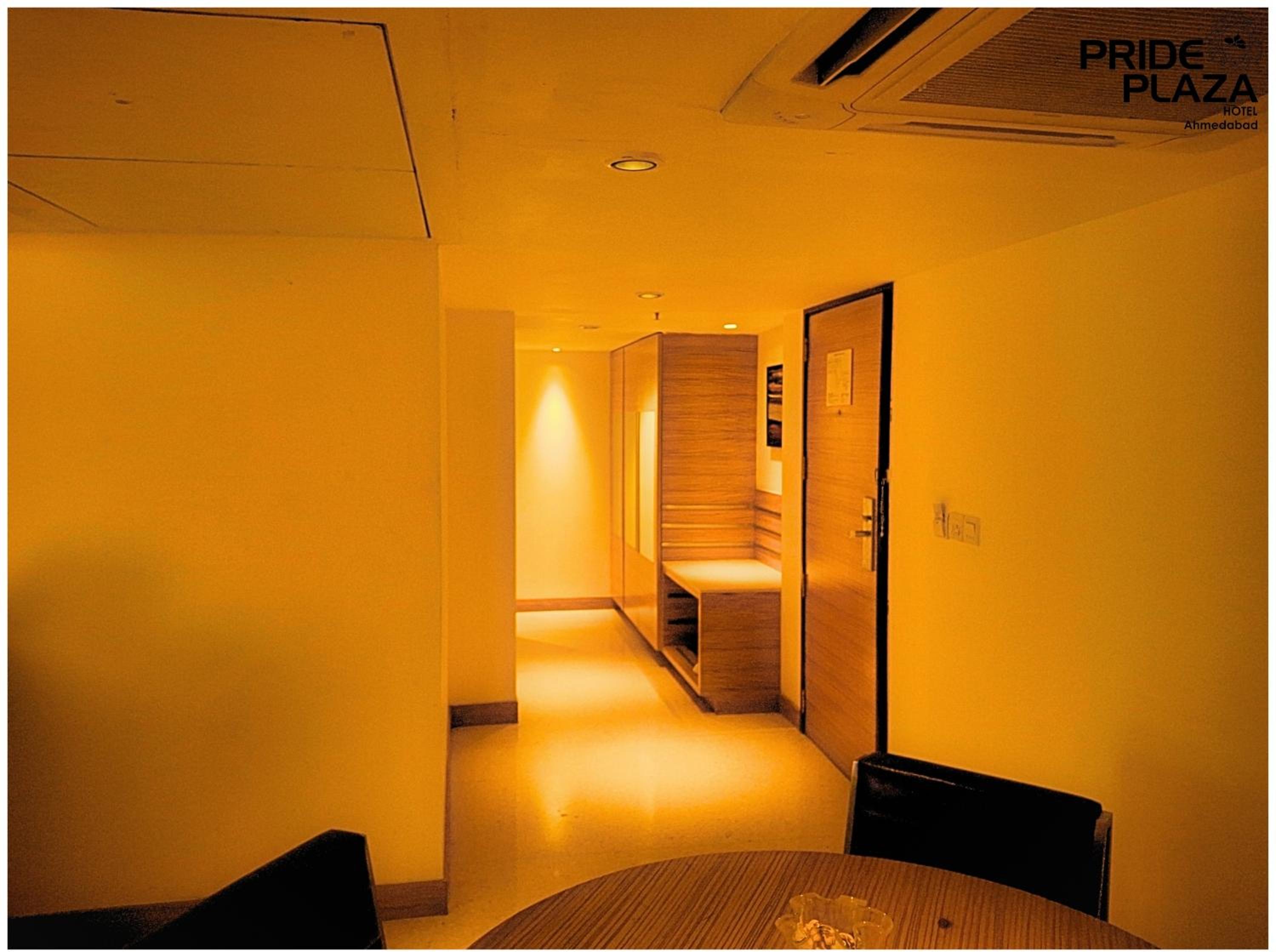 Superior Double Room thumbnail 5