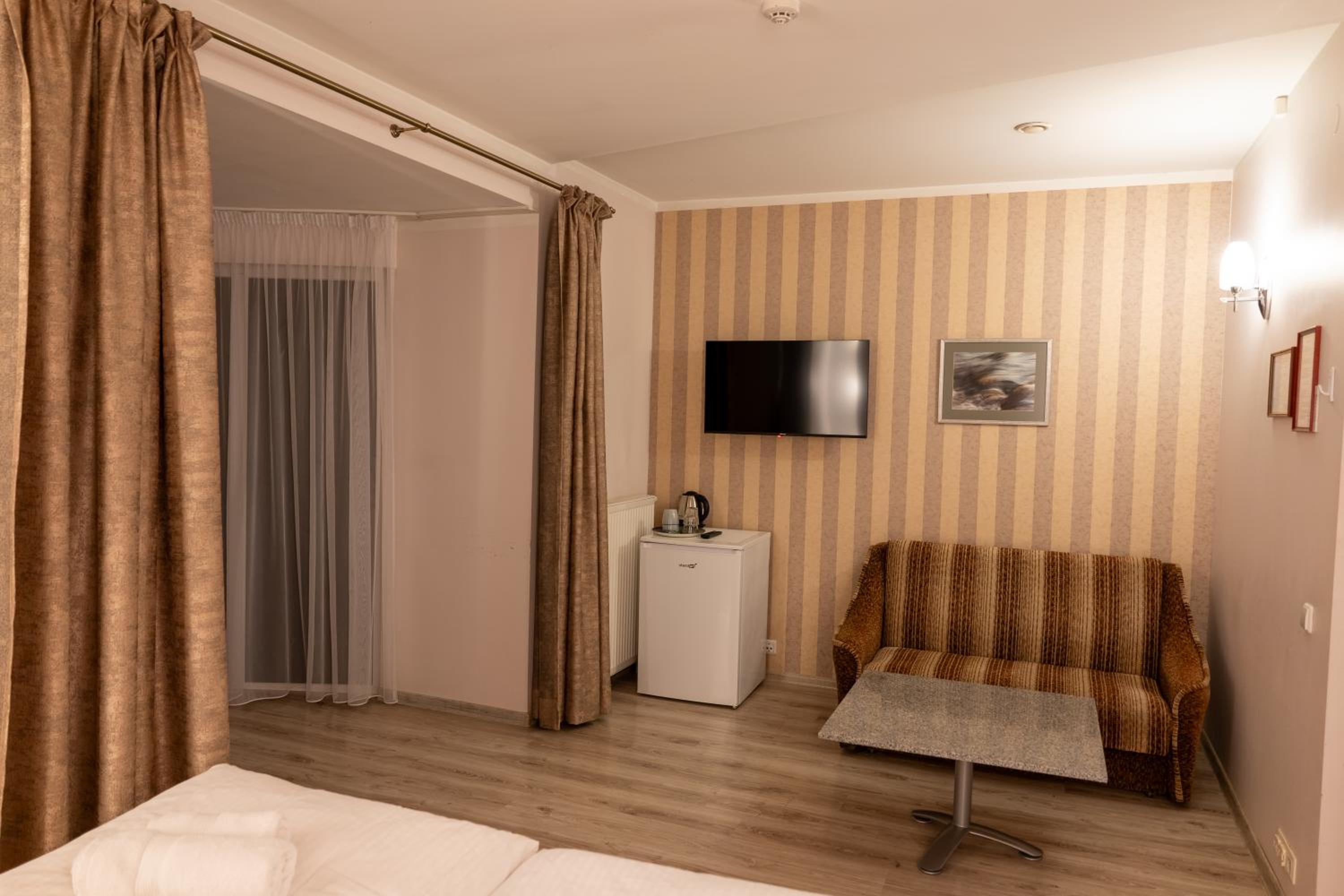 Deluxe Double or Twin Room with Balcony - Photo 7