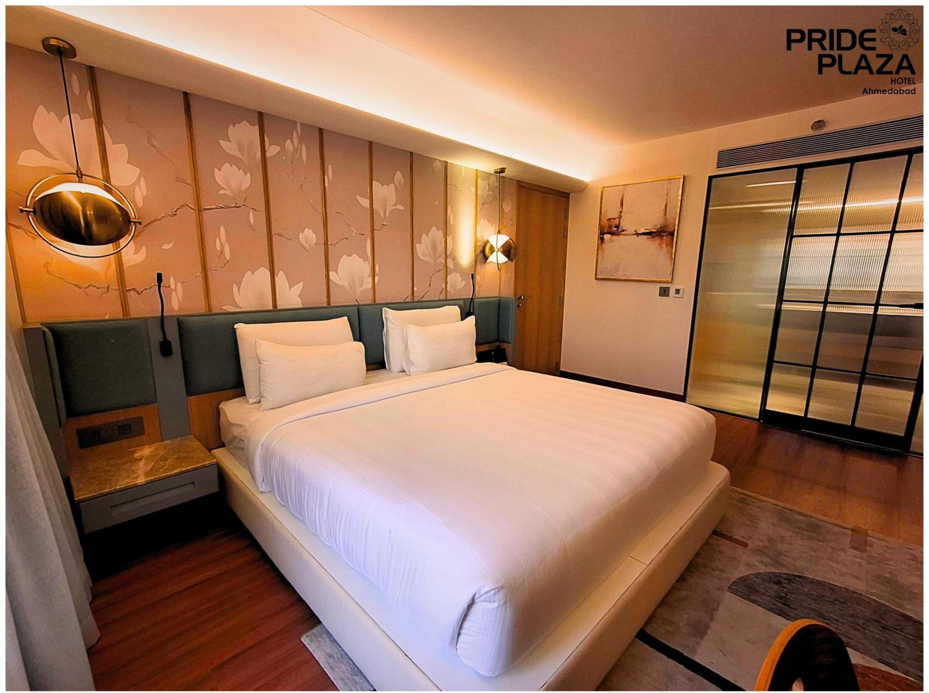 Suite - Photo 13