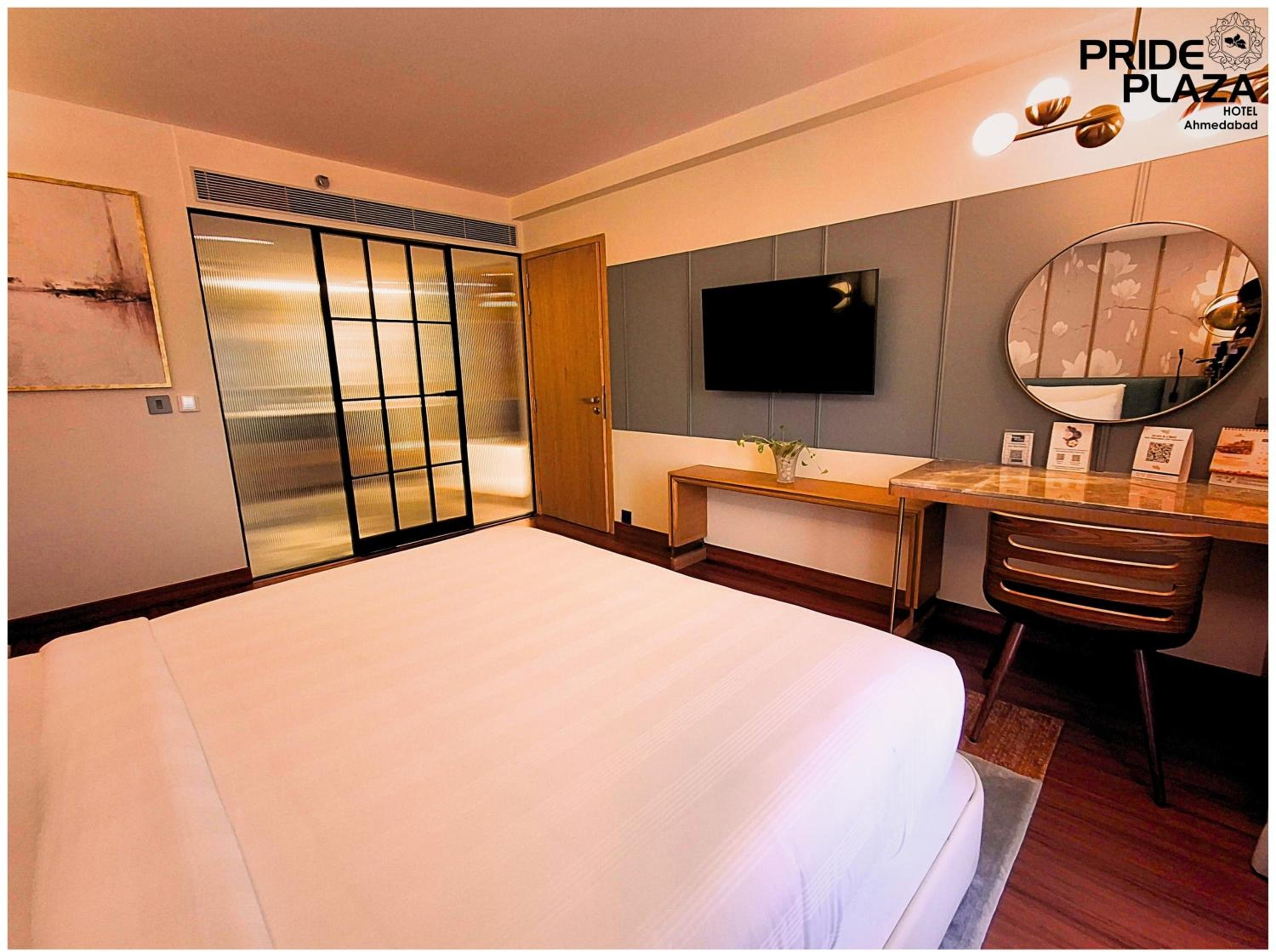 Suite - Photo 10