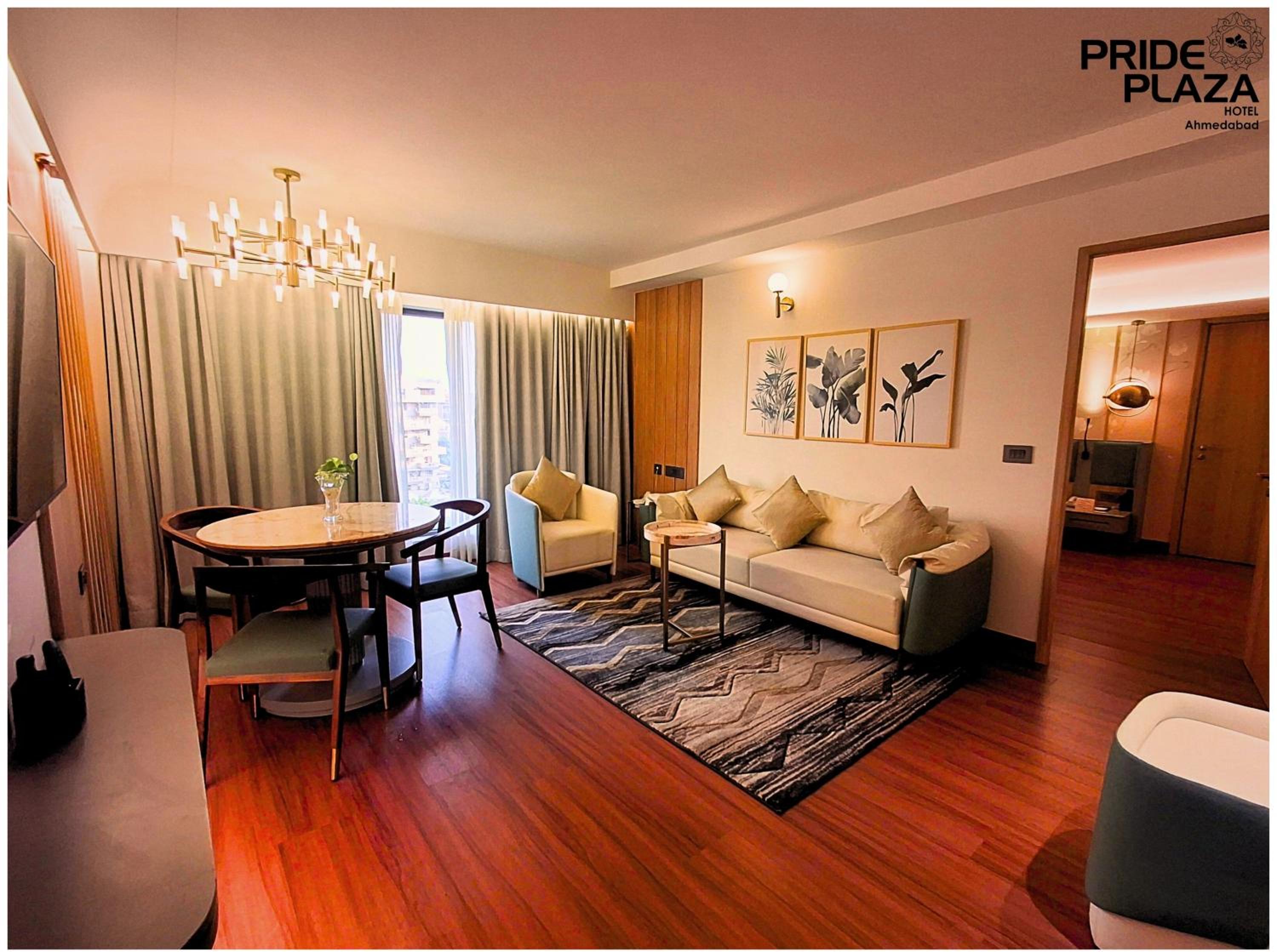 Suite - Photo 12
