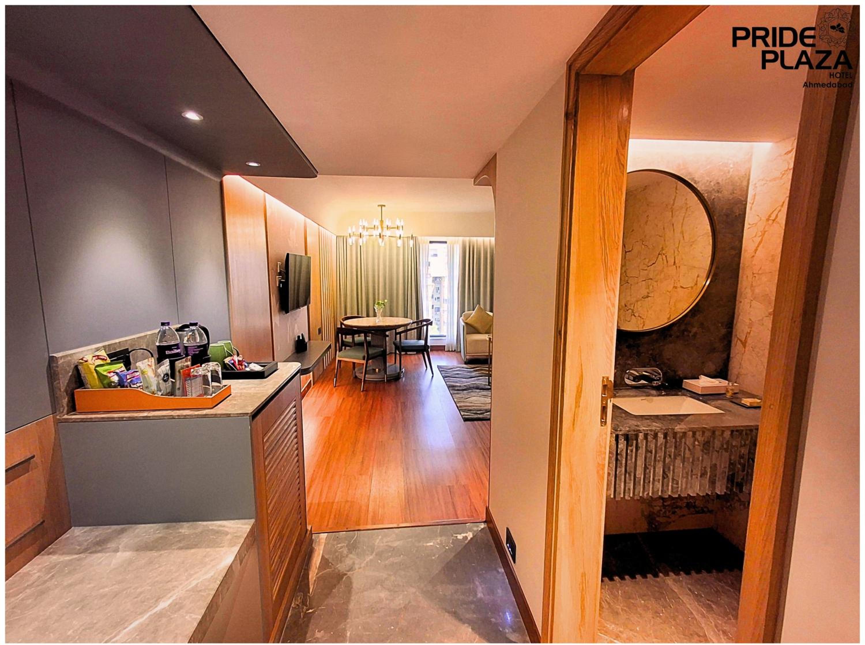 Suite - Photo 11