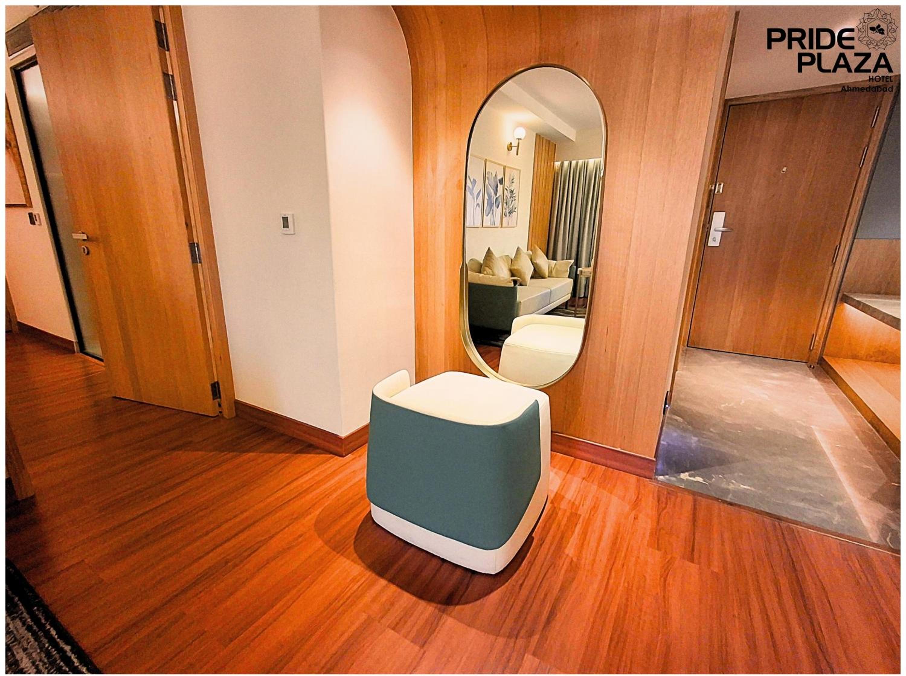 Suite - Photo 9