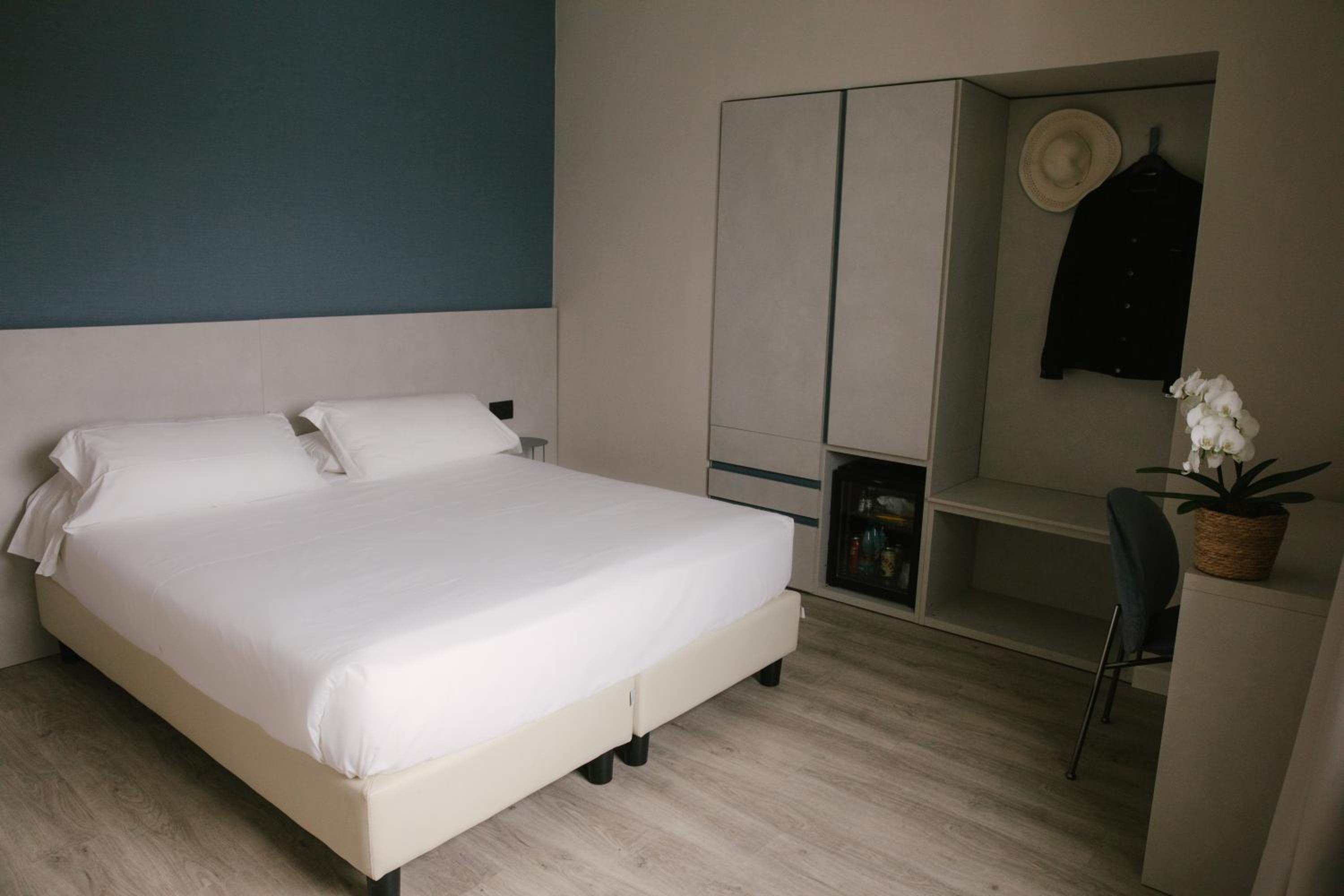 King Room with Side Sea View - Non-Smoking photo 1