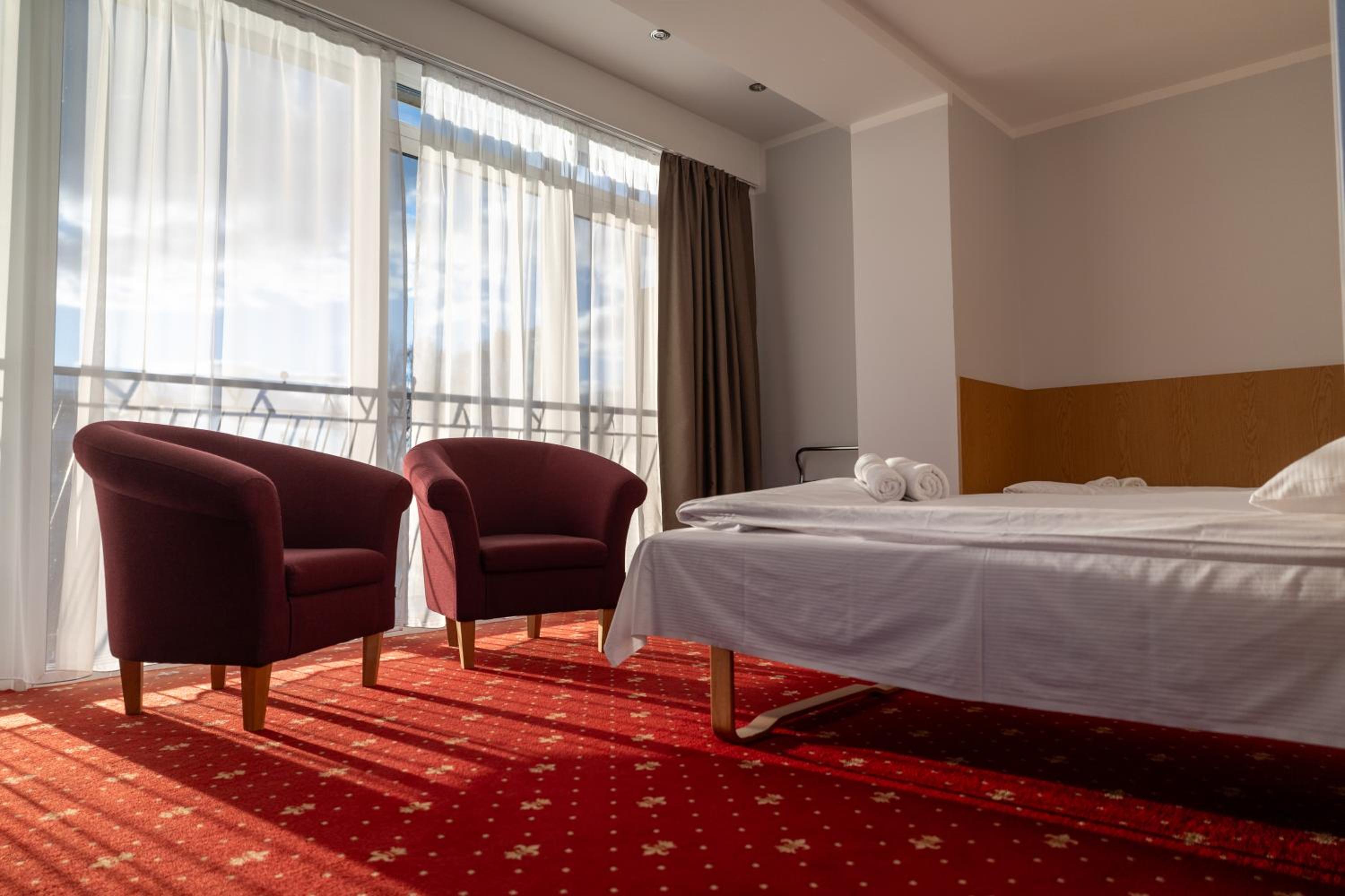 Deluxe Double or Twin Room with Balcony - Photo 10