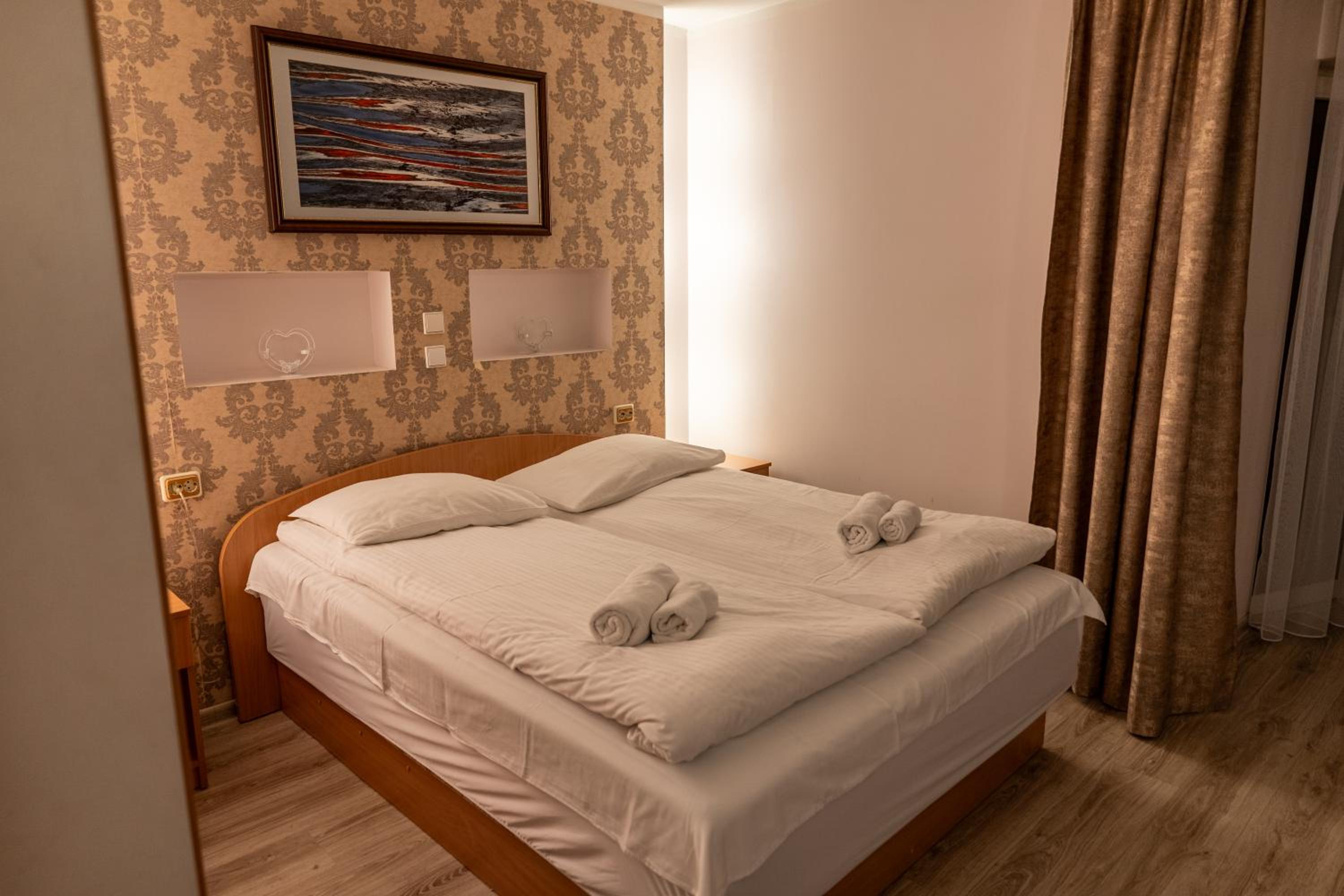 Deluxe Double or Twin Room with Balcony - Photo 6