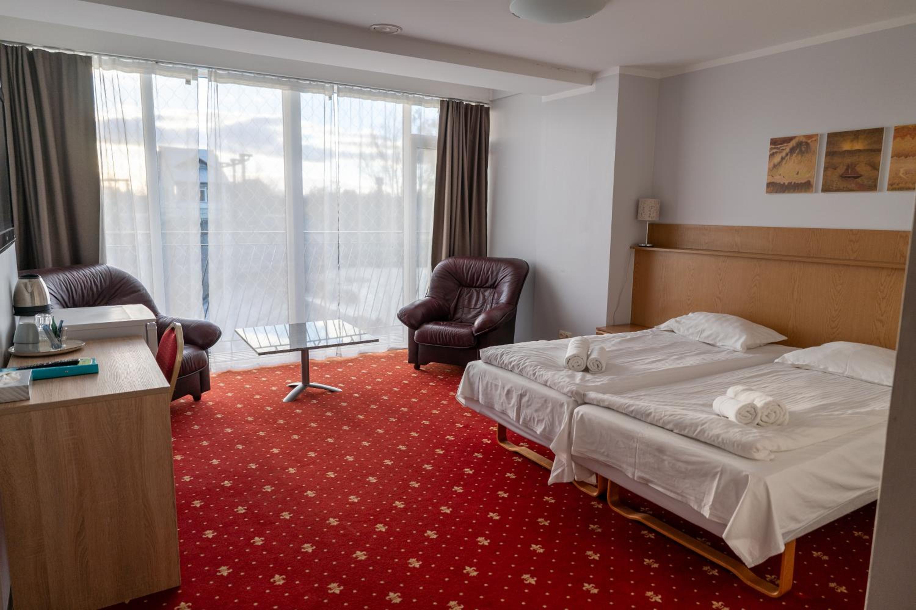 Deluxe Double or Twin Room with Balcony - Photo 3