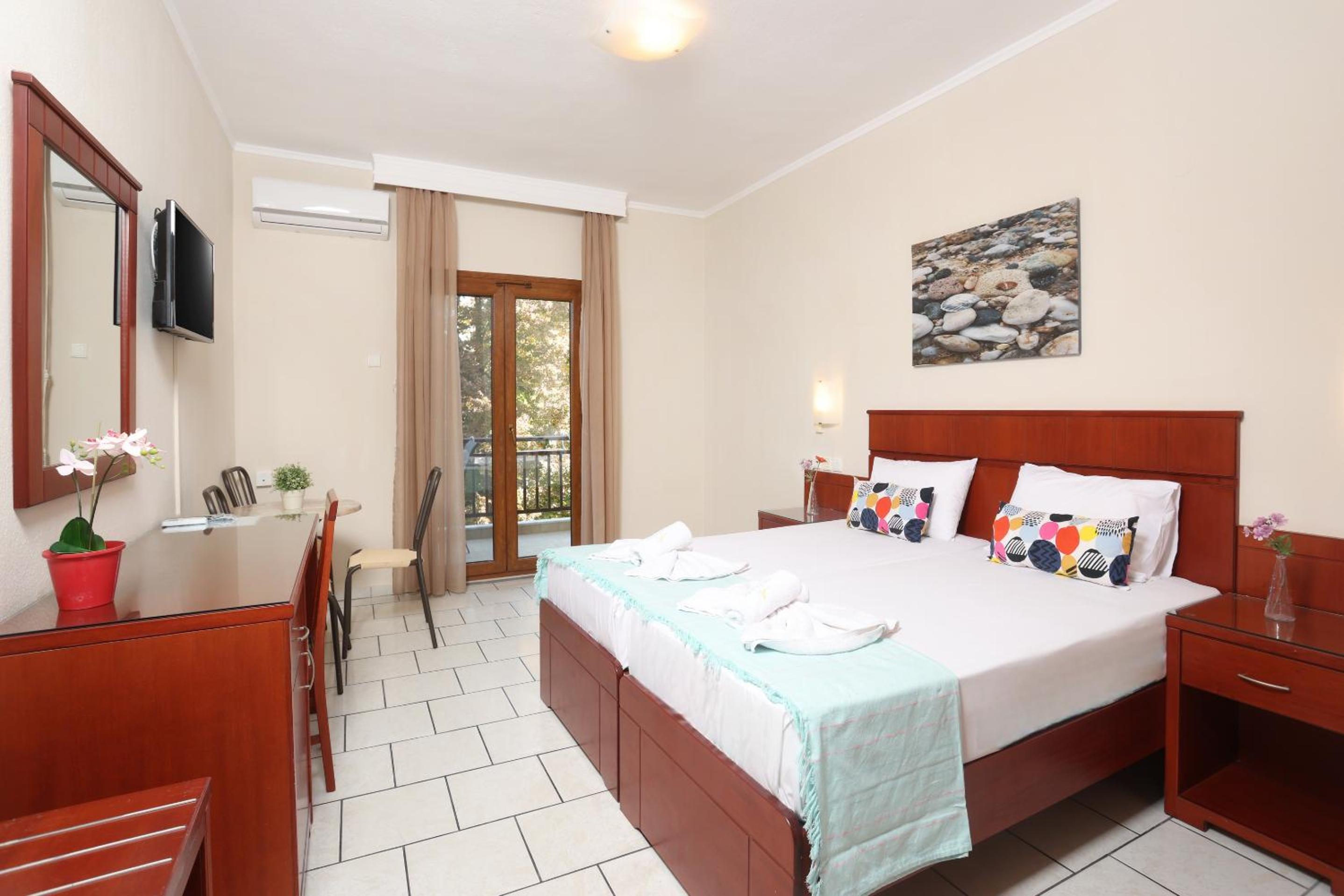 Triple Room with Garden View