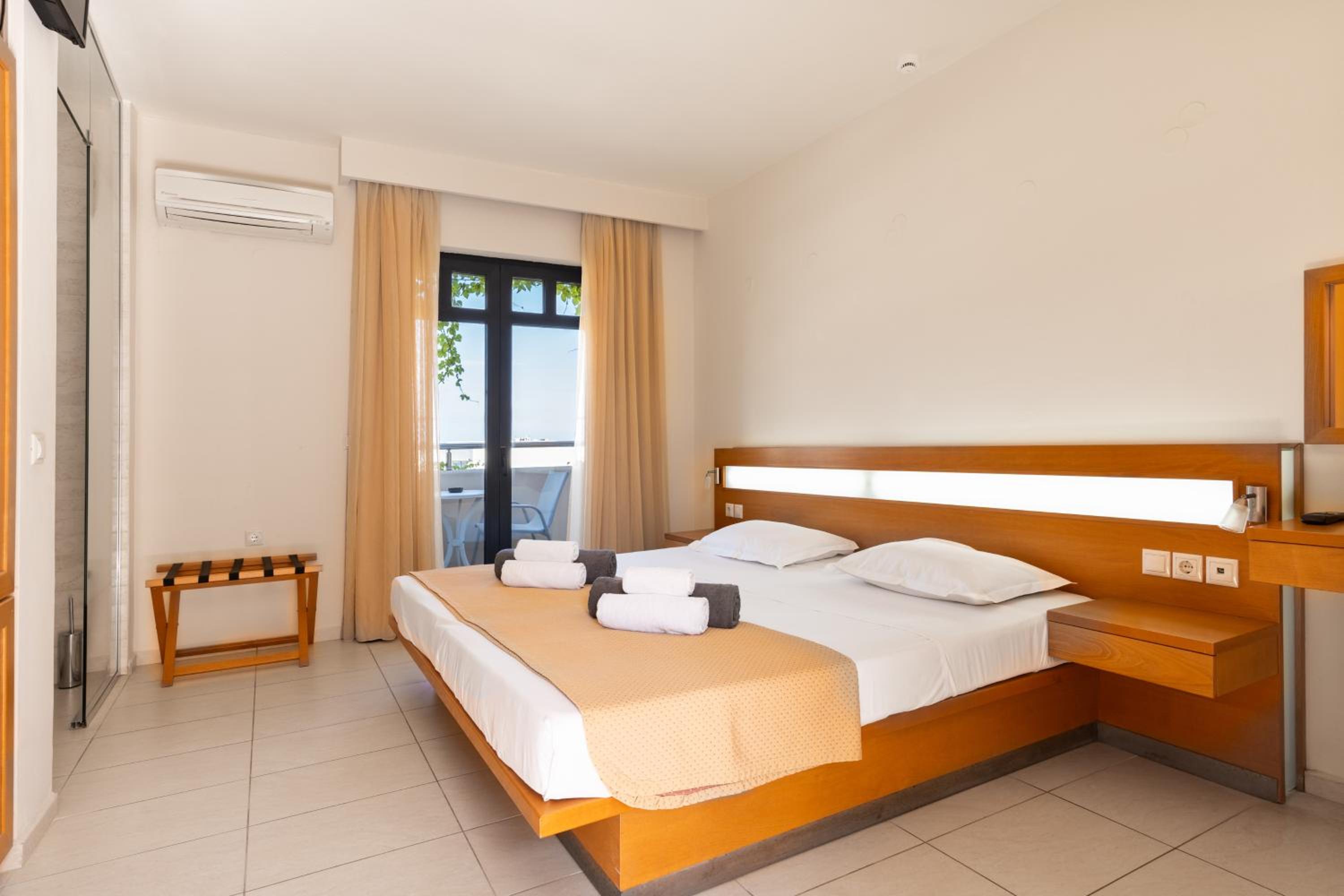 Double Room with Sea View - Photo 1