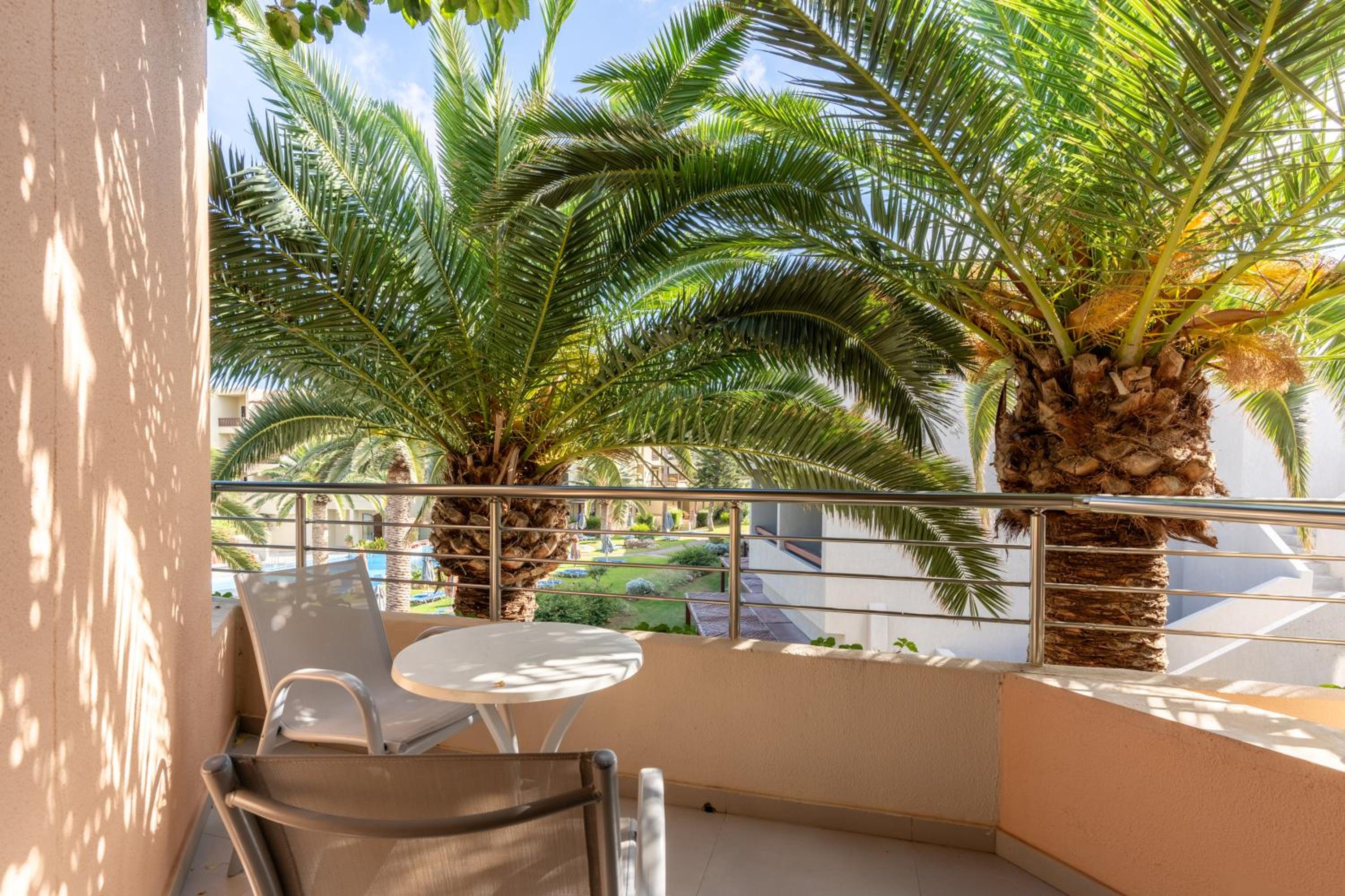 Double Room with Garden View - Photo 3