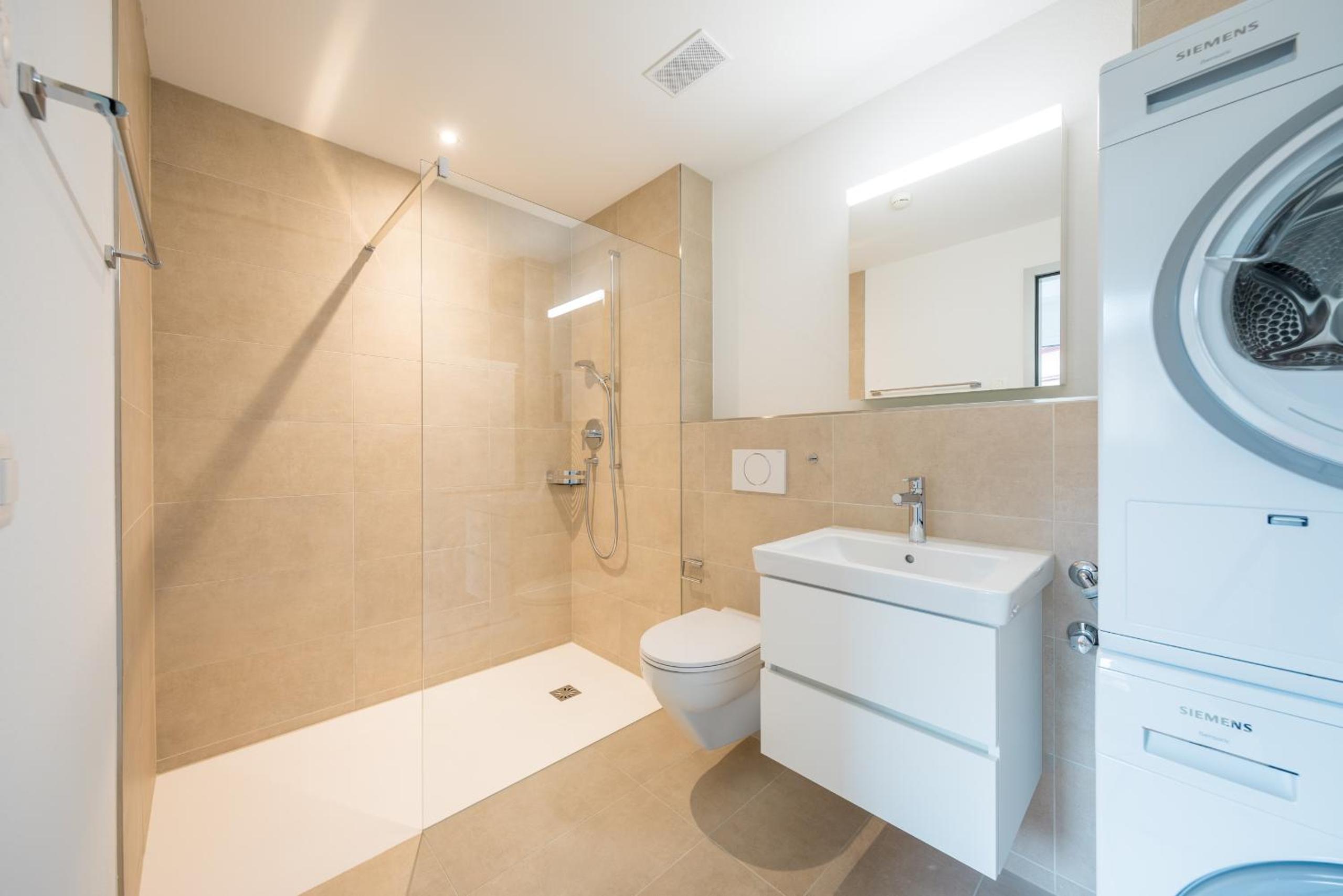 One-Bedroom Apartment with Balcony photo 2