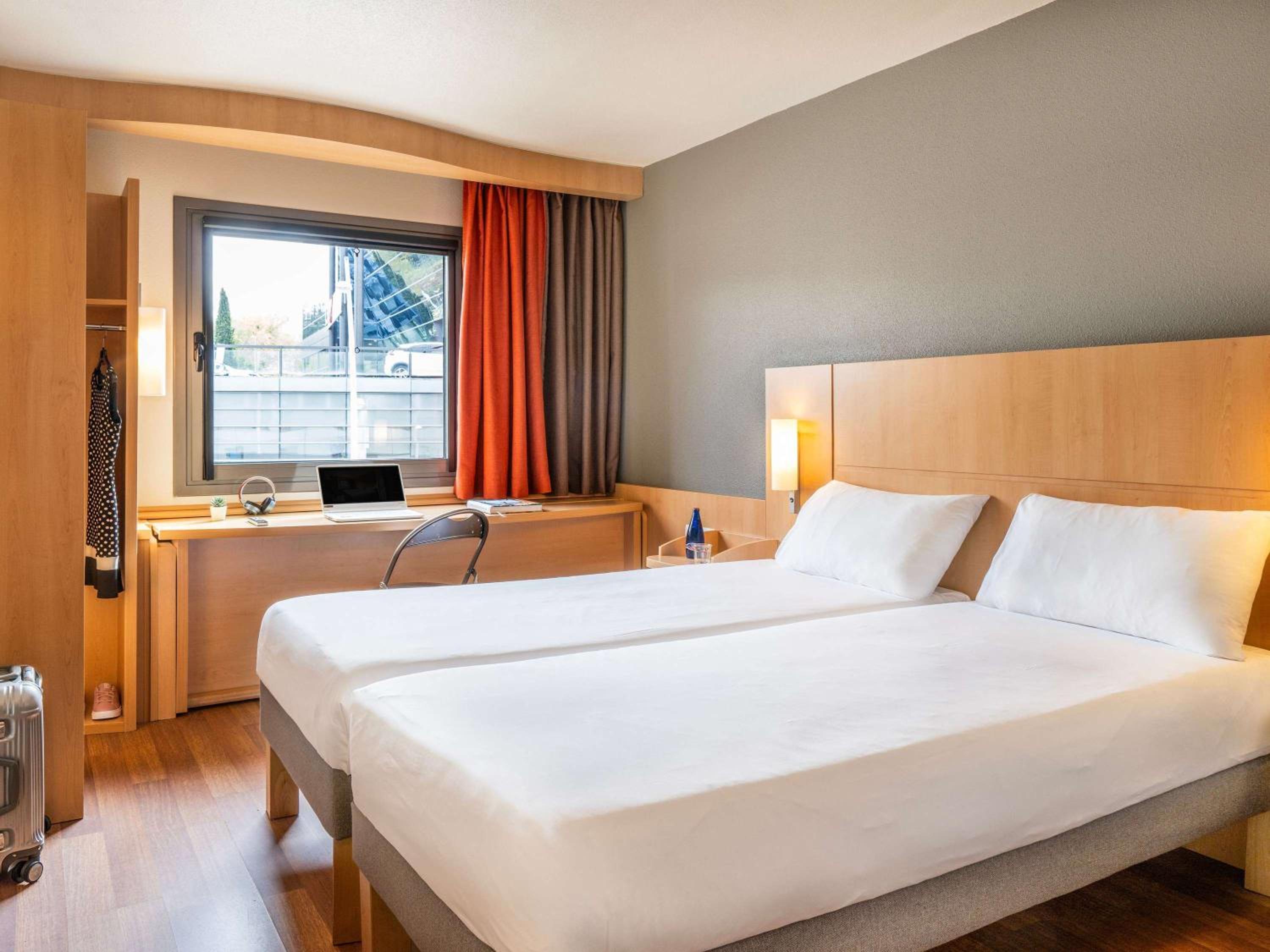 Standard Twin Room - Photo 1