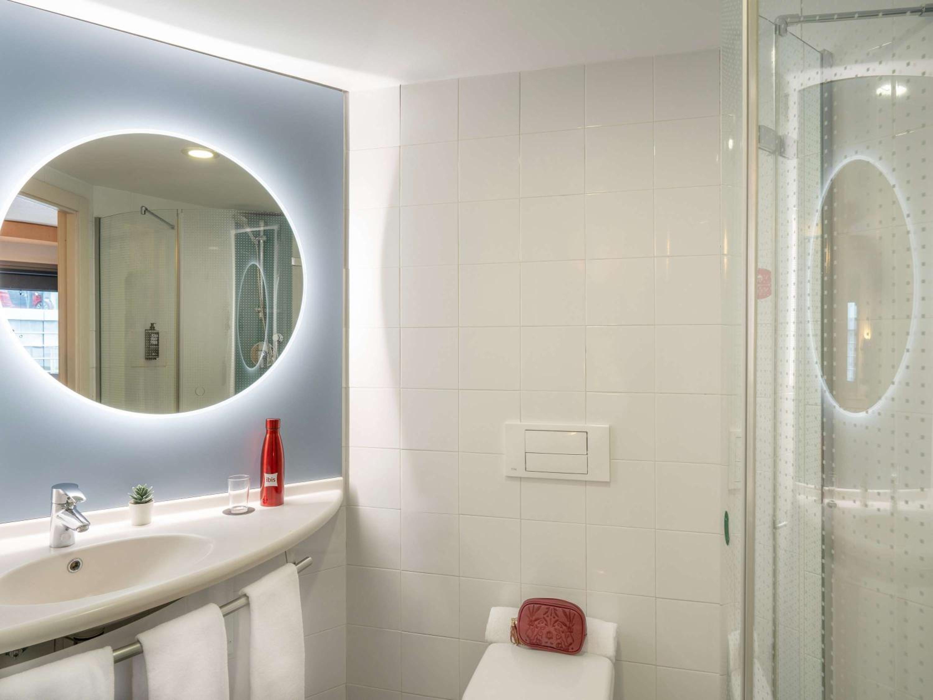 Standard Twin Room - Photo 6