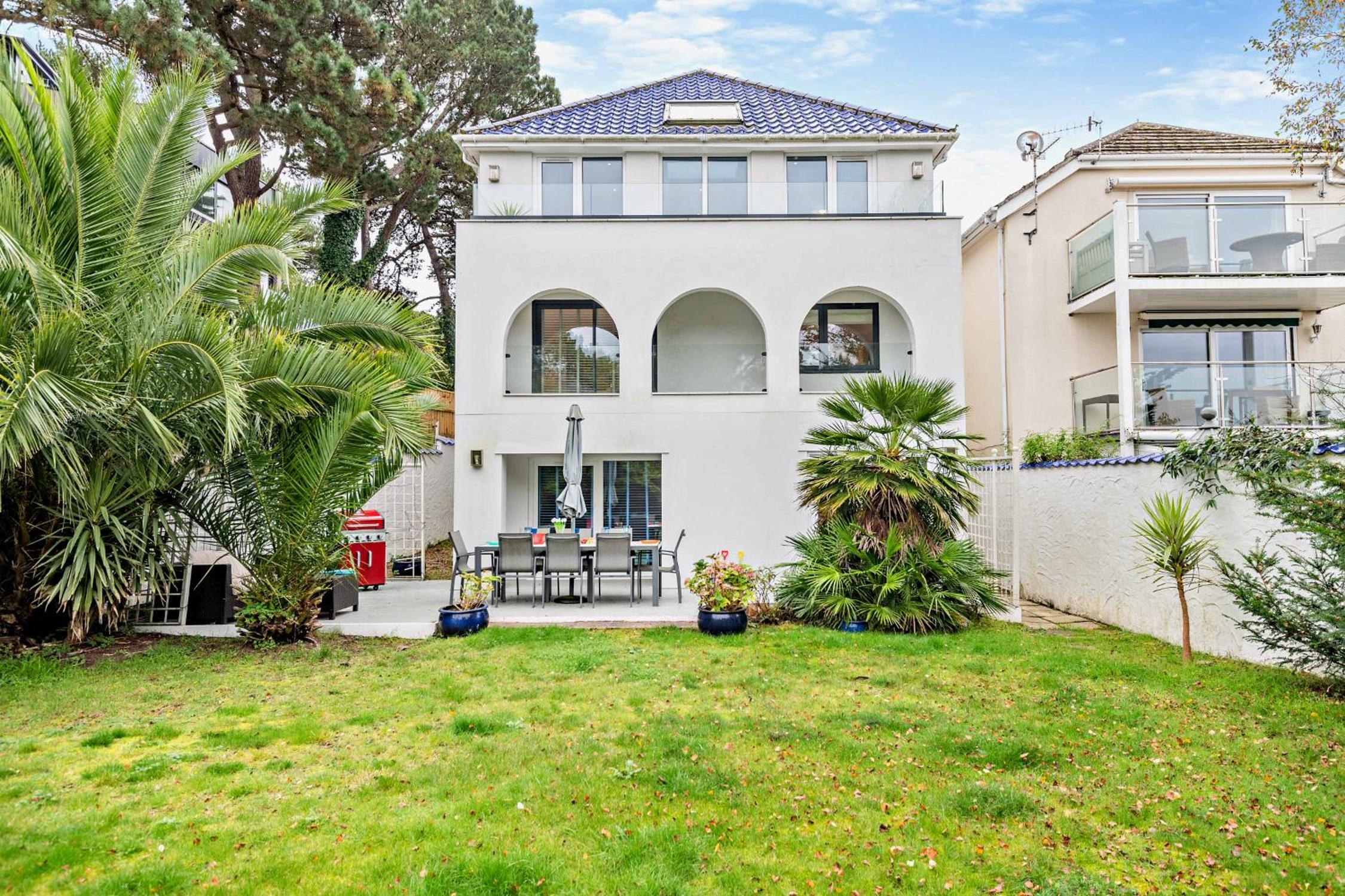Villa photo 2