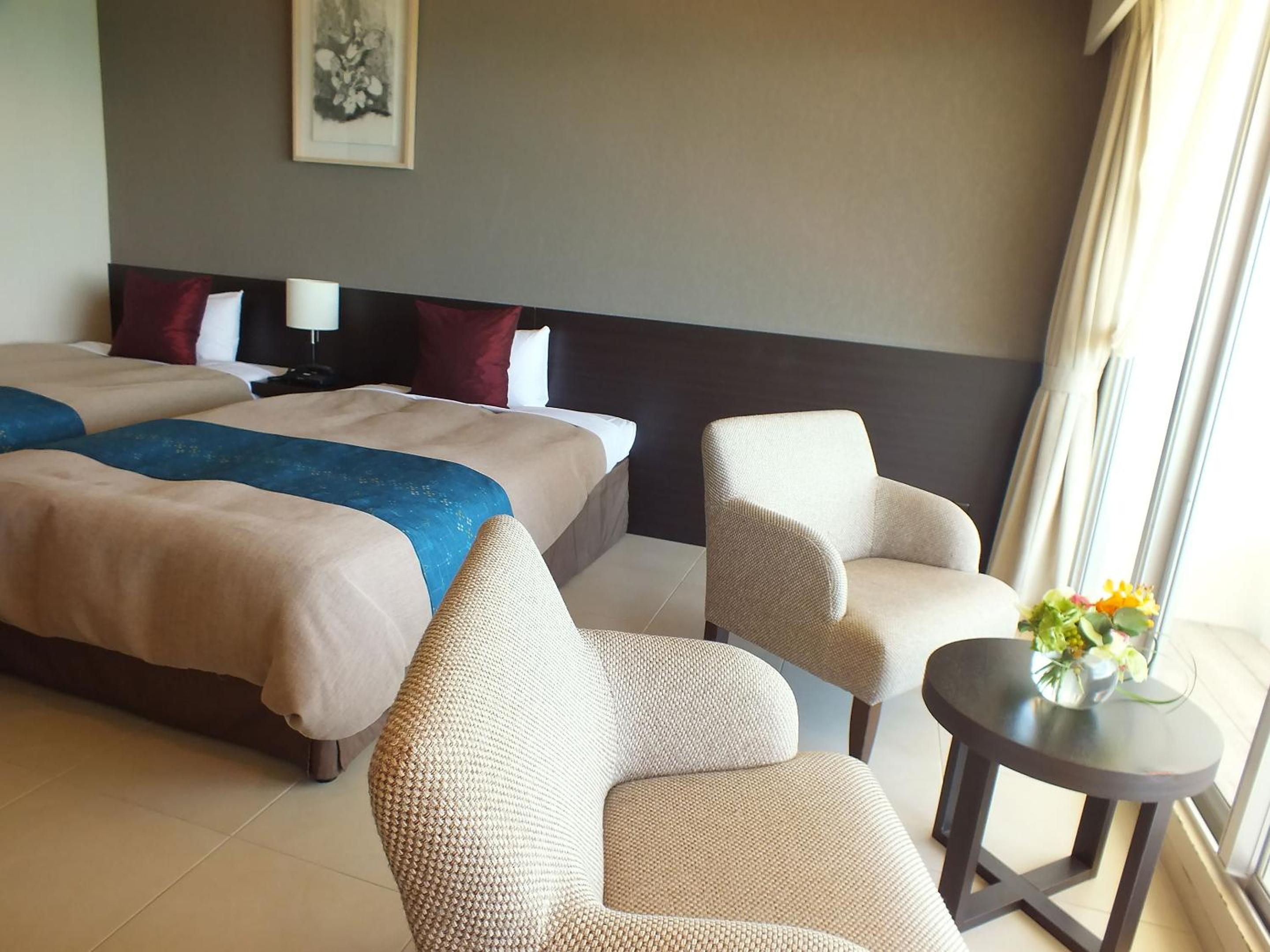 Standard Room with Sea View - Non-Smoking photo 2