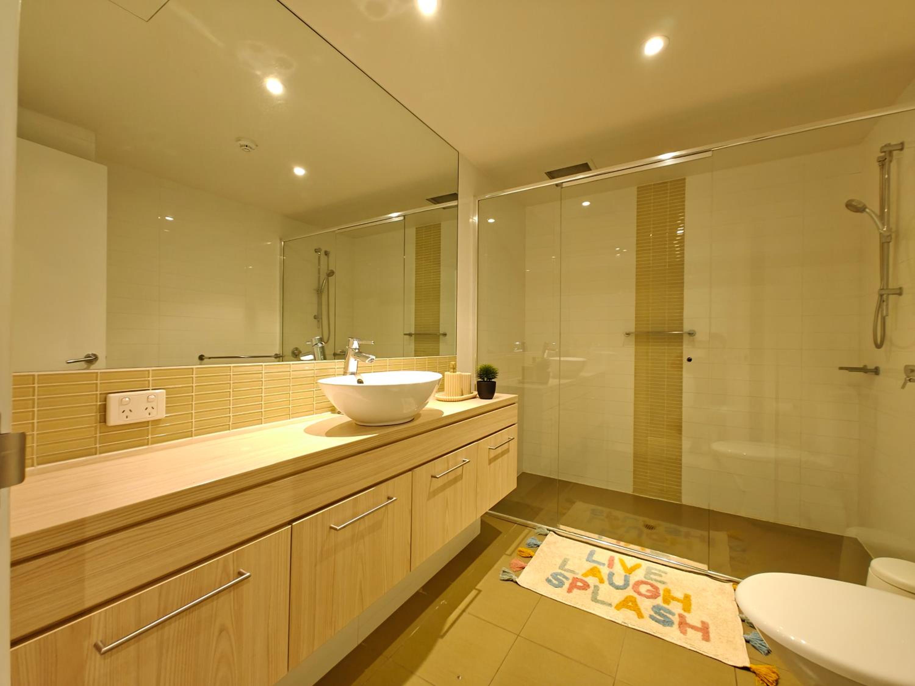 Two-Bedroom Apartment with Balcony photo 2