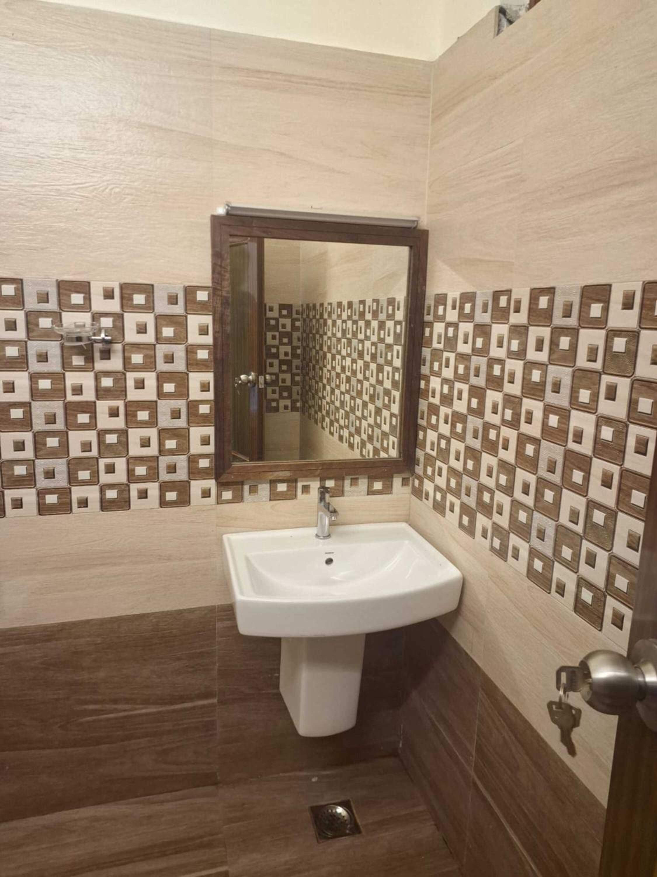 Budget Double Room - Photo 5