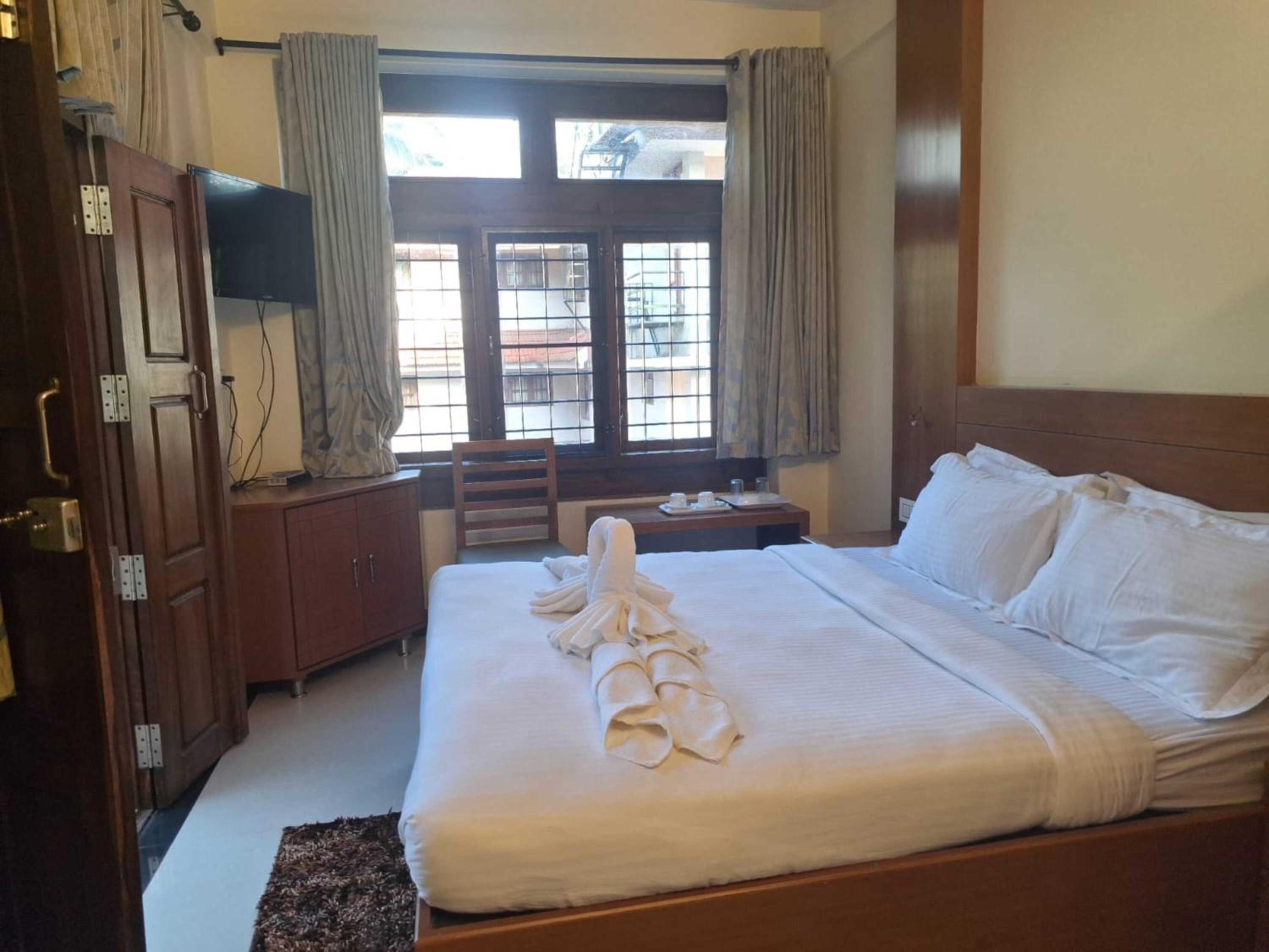 Budget Double Room - Photo 8