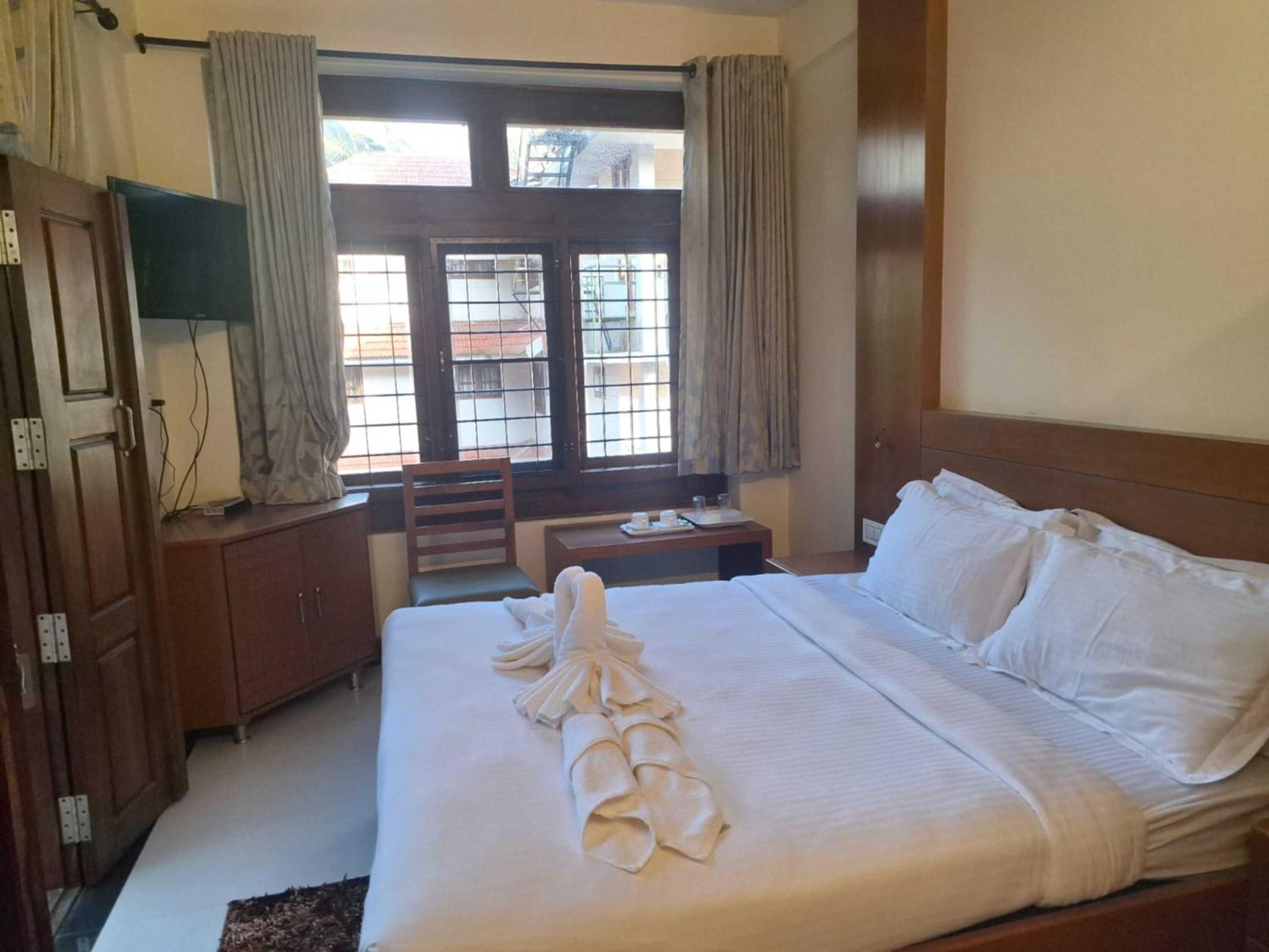 Budget Double Room - Photo 9