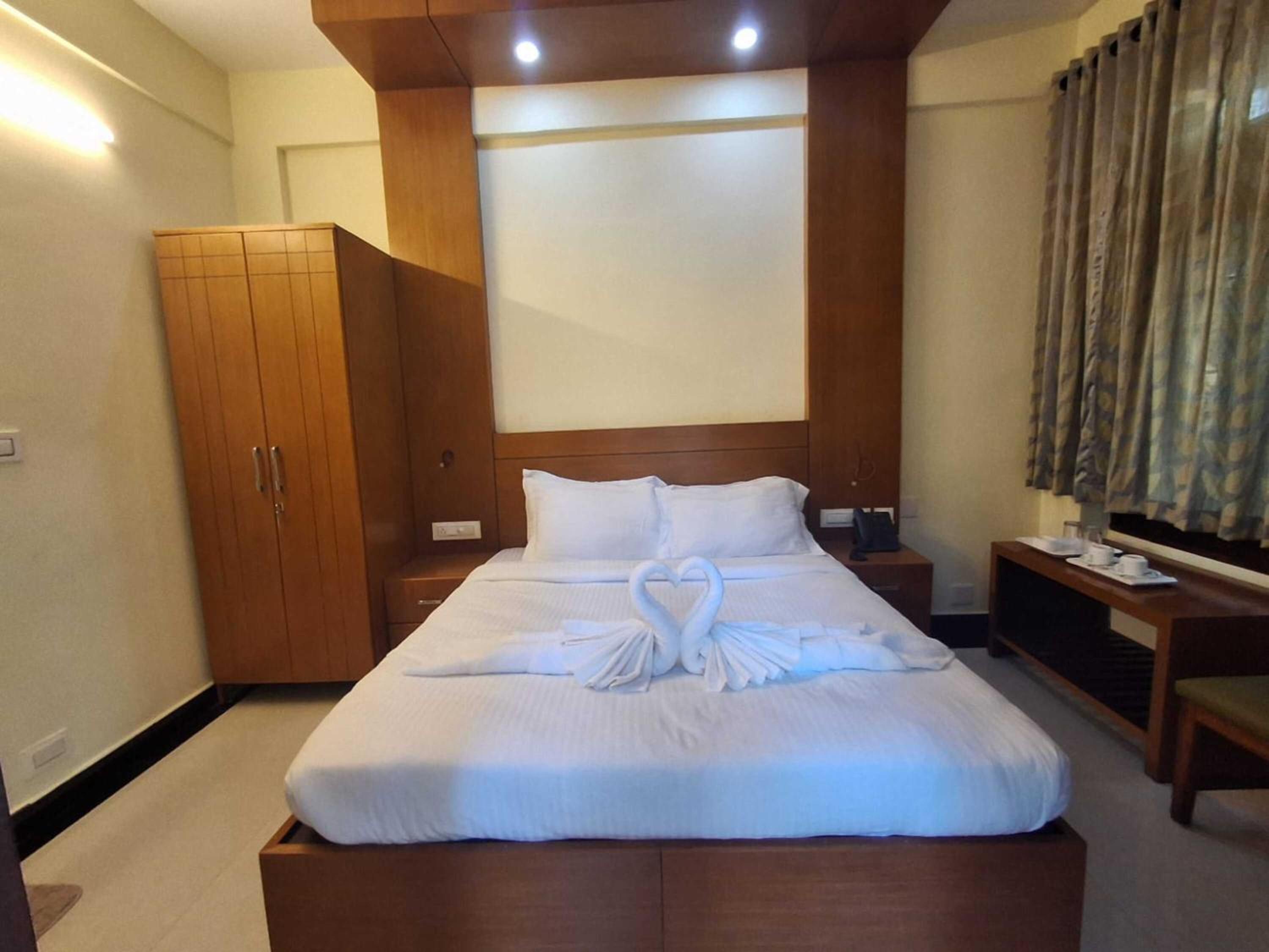 Budget Double Room - Photo 11