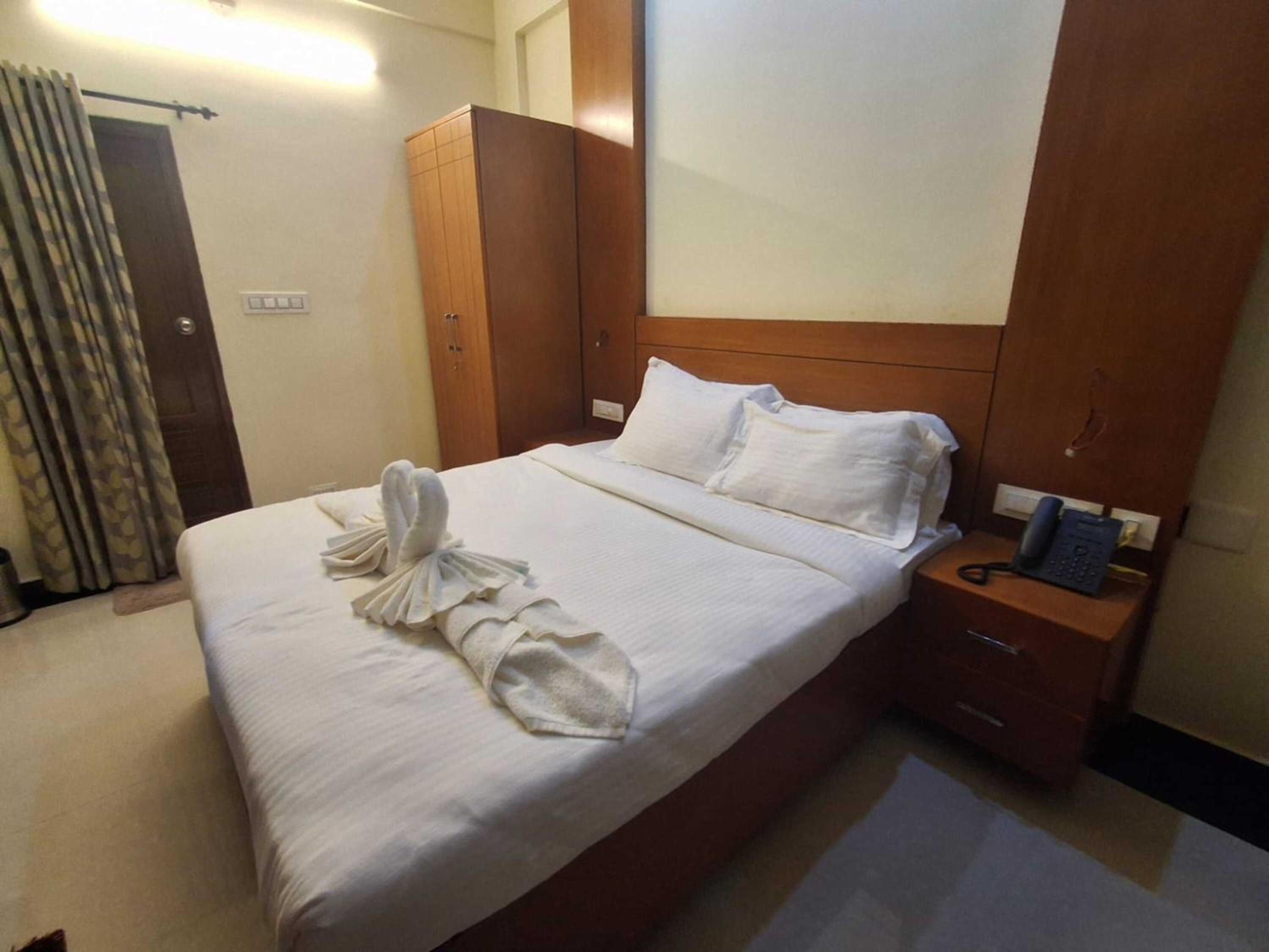 Budget Double Room - Photo 12
