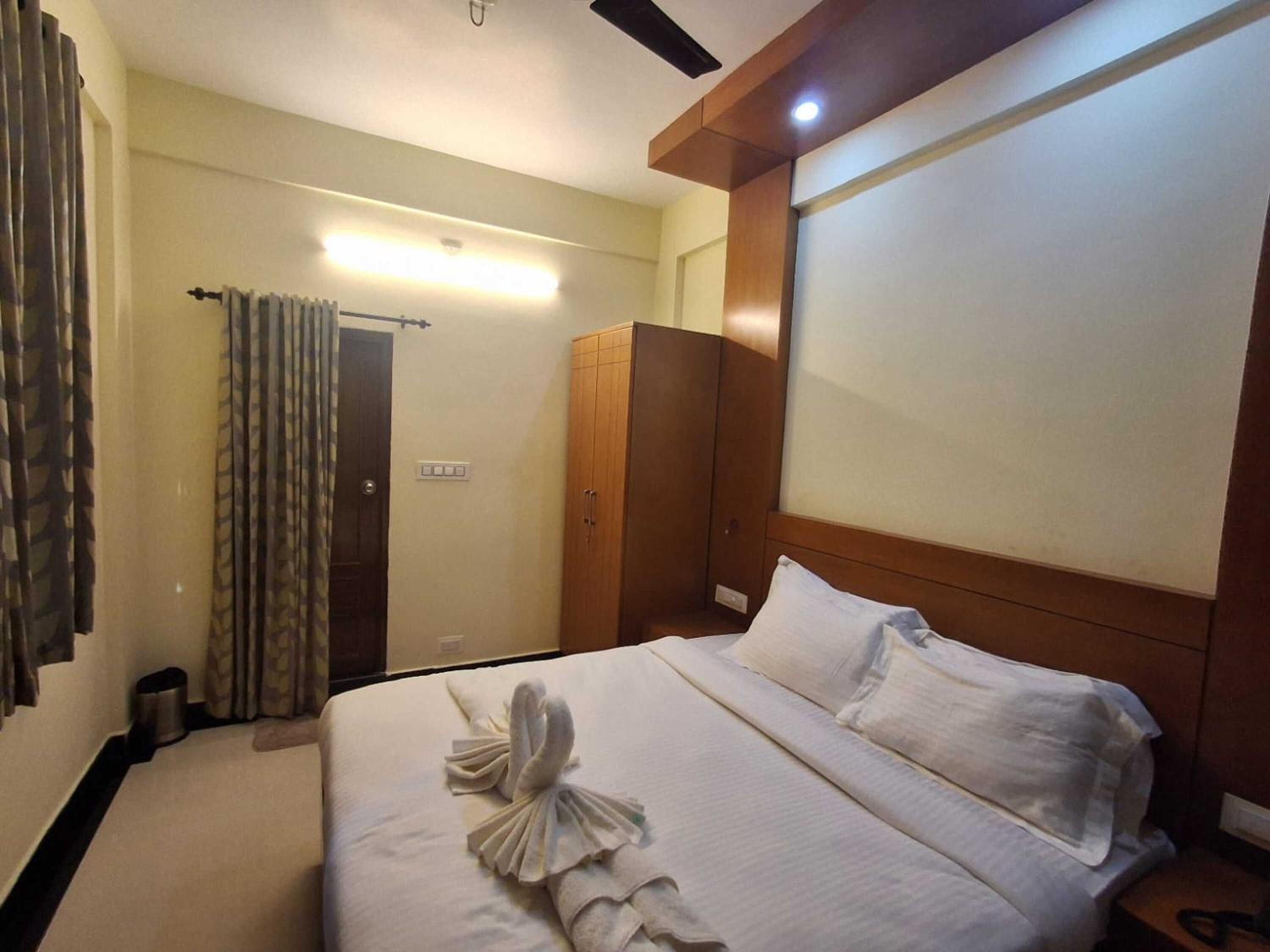 Budget Double Room - Photo 13