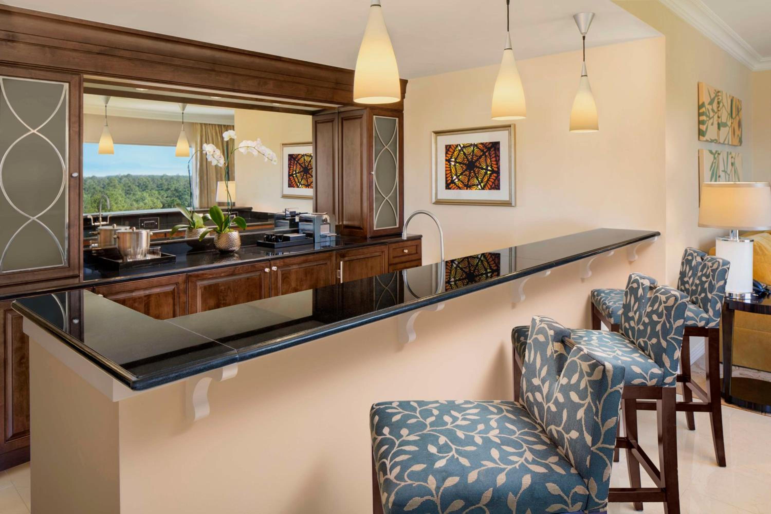 King Suite with Balcony and View thumbnail 5