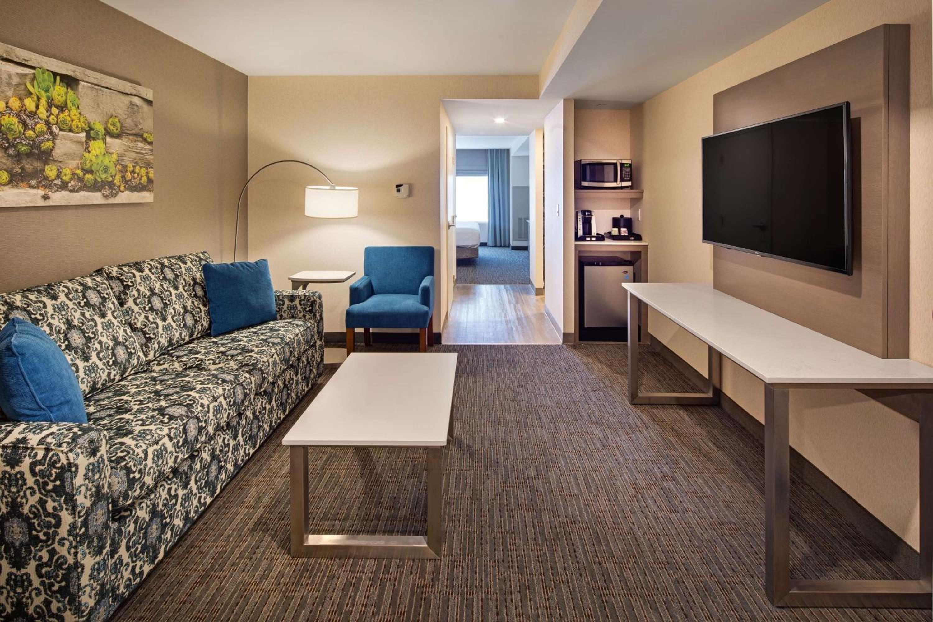 Junior Suite with Two Queen Beds - Photo 1