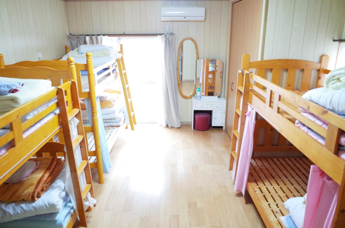 Bed in 6-Bed Female Dormitory Room with Shared Bathroom photo 2