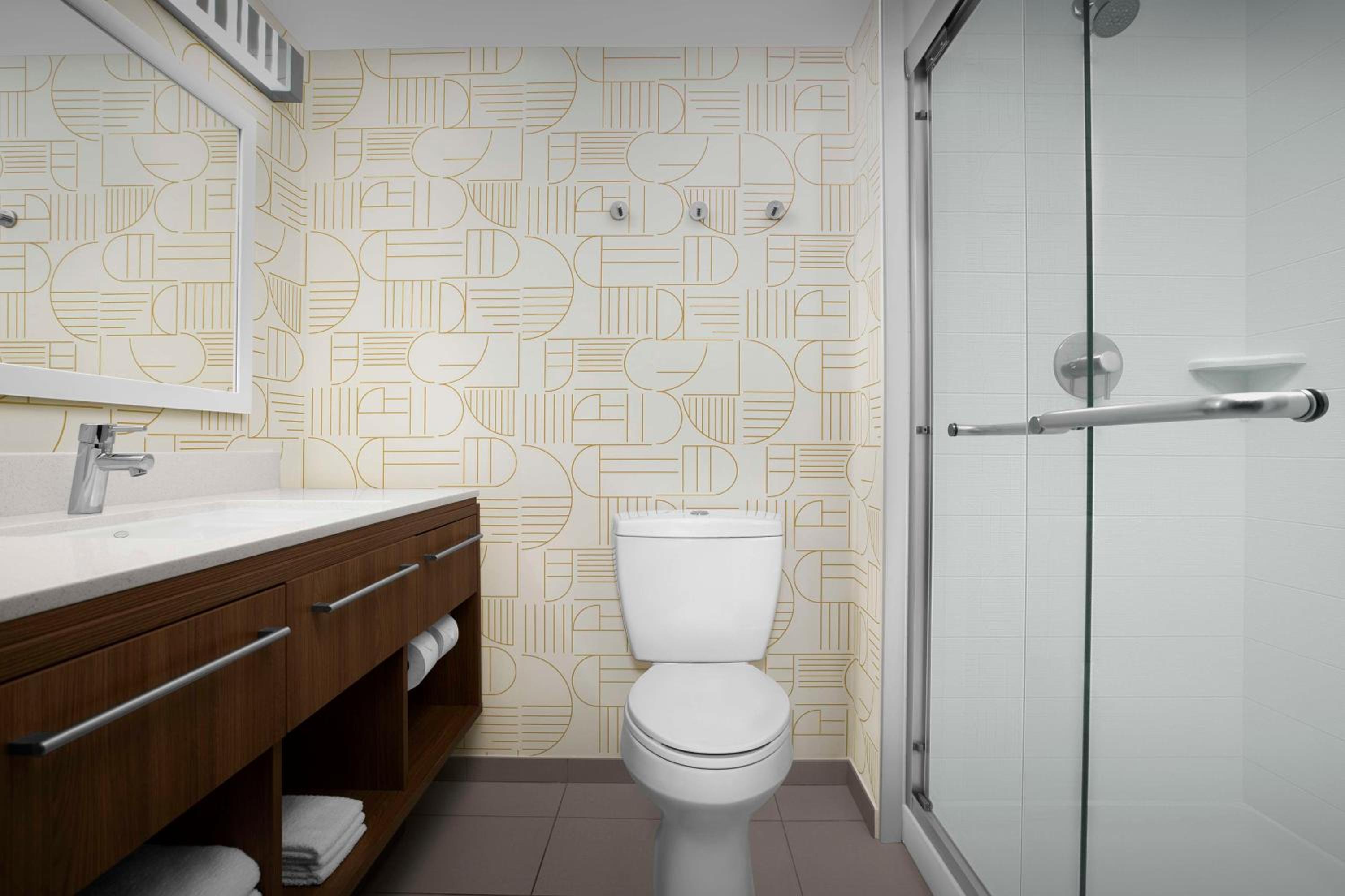 King Studio with Accessible Bathtub photo 2