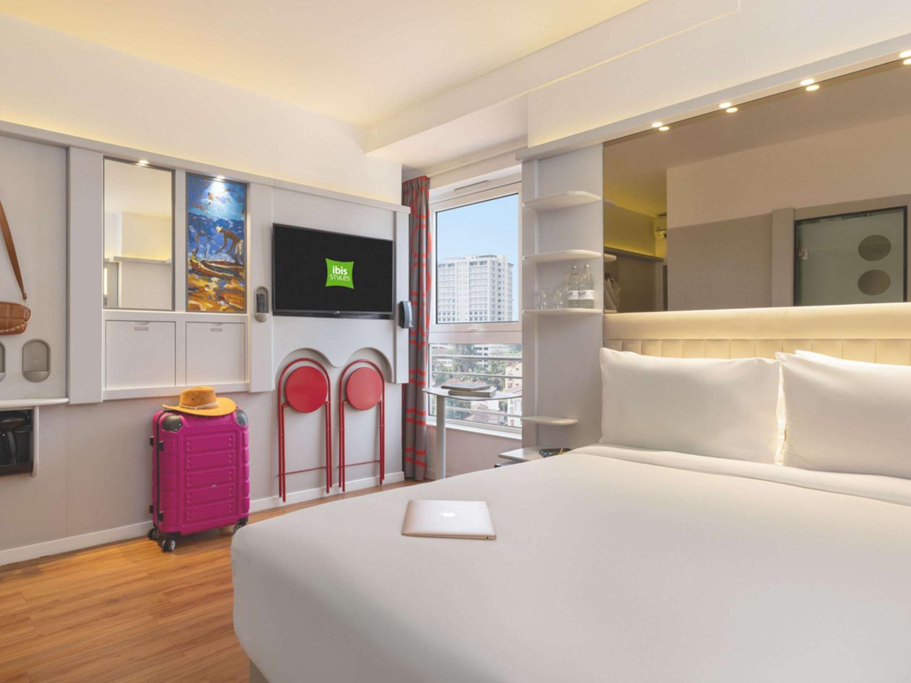 Standard Room with One Single Bed and One Double Bed photo 2