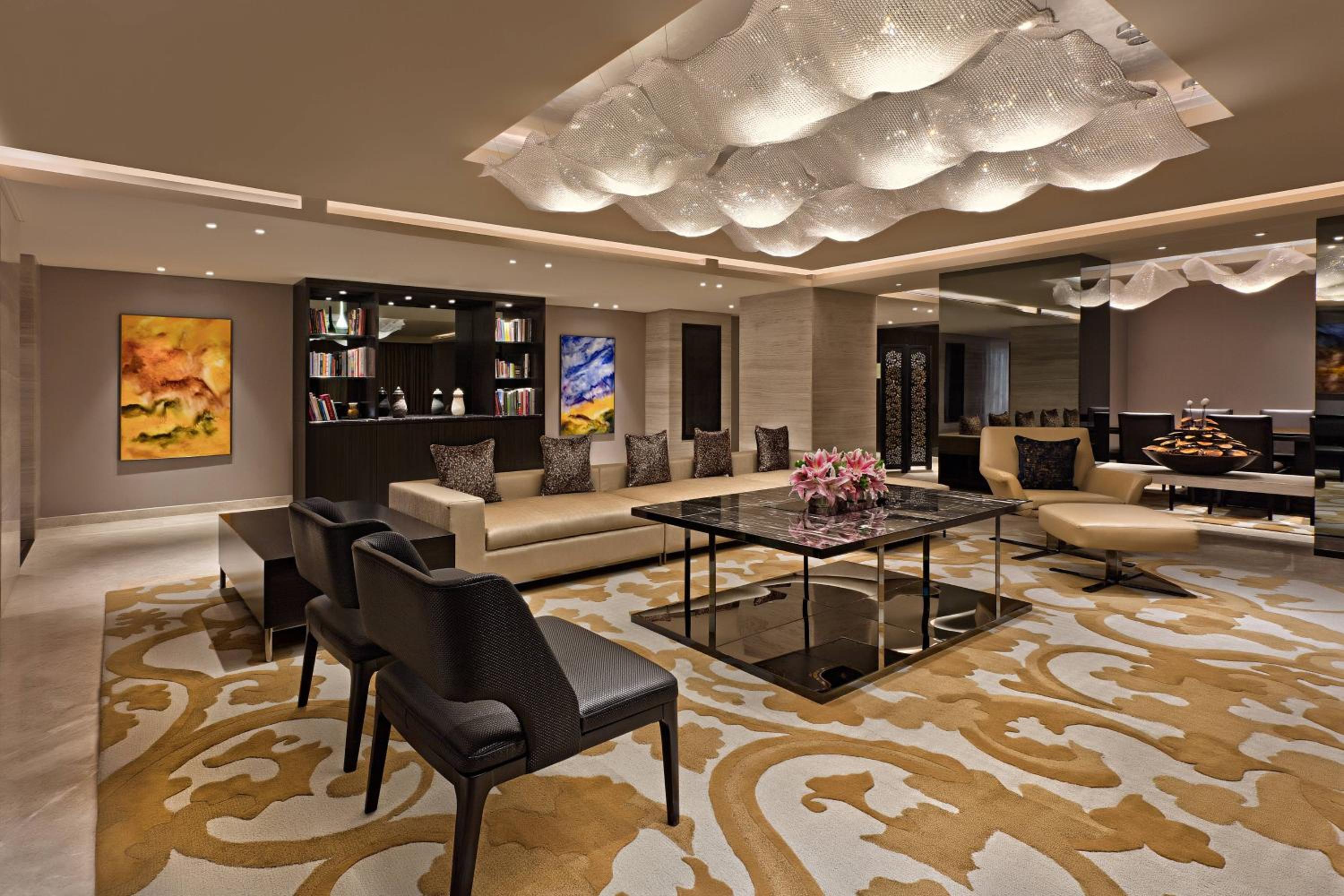 Executive Suite with Club Lounge Access - Photo 2