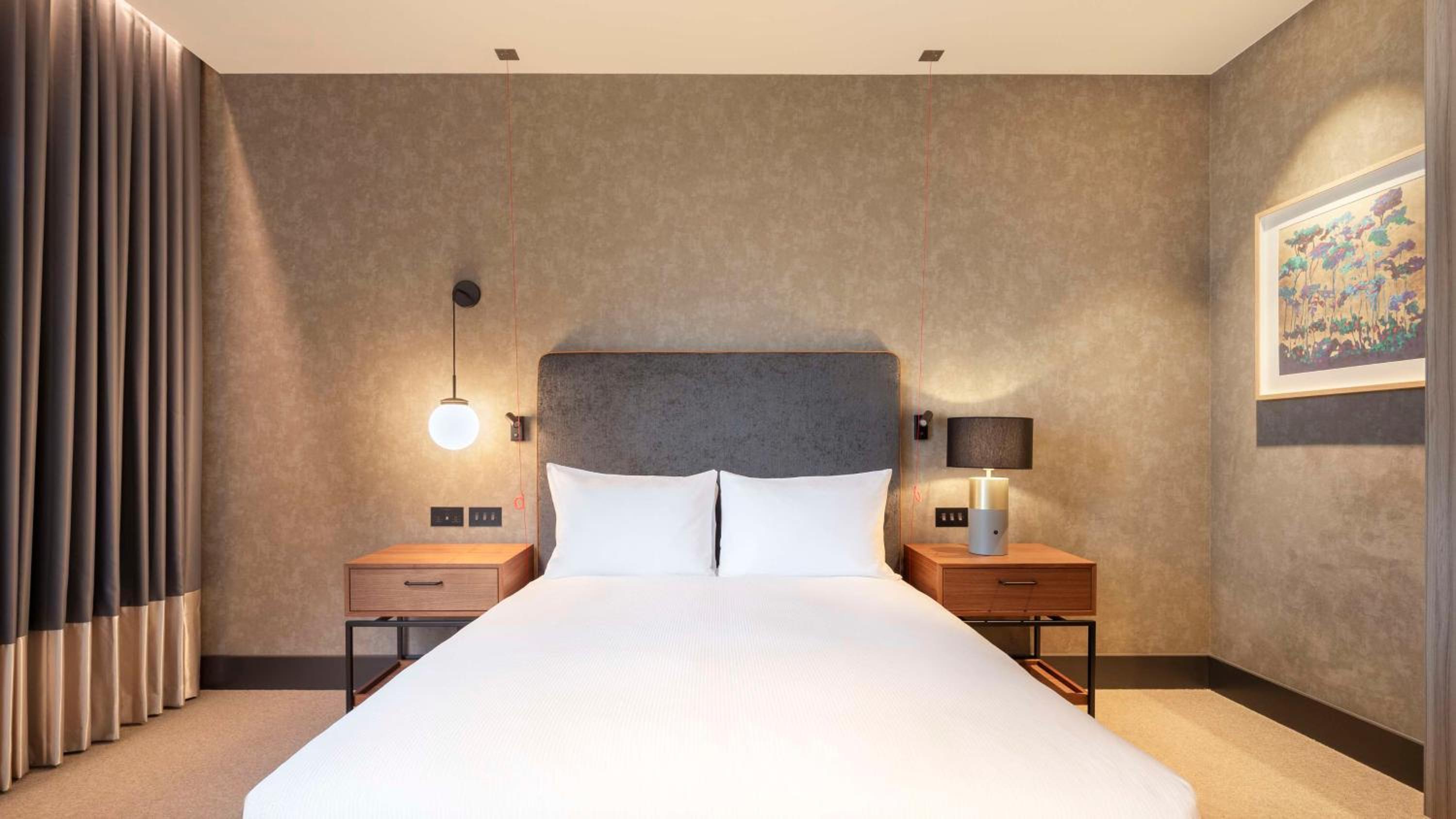 Executive Queen Room - Mobility Accessible - Photo 6