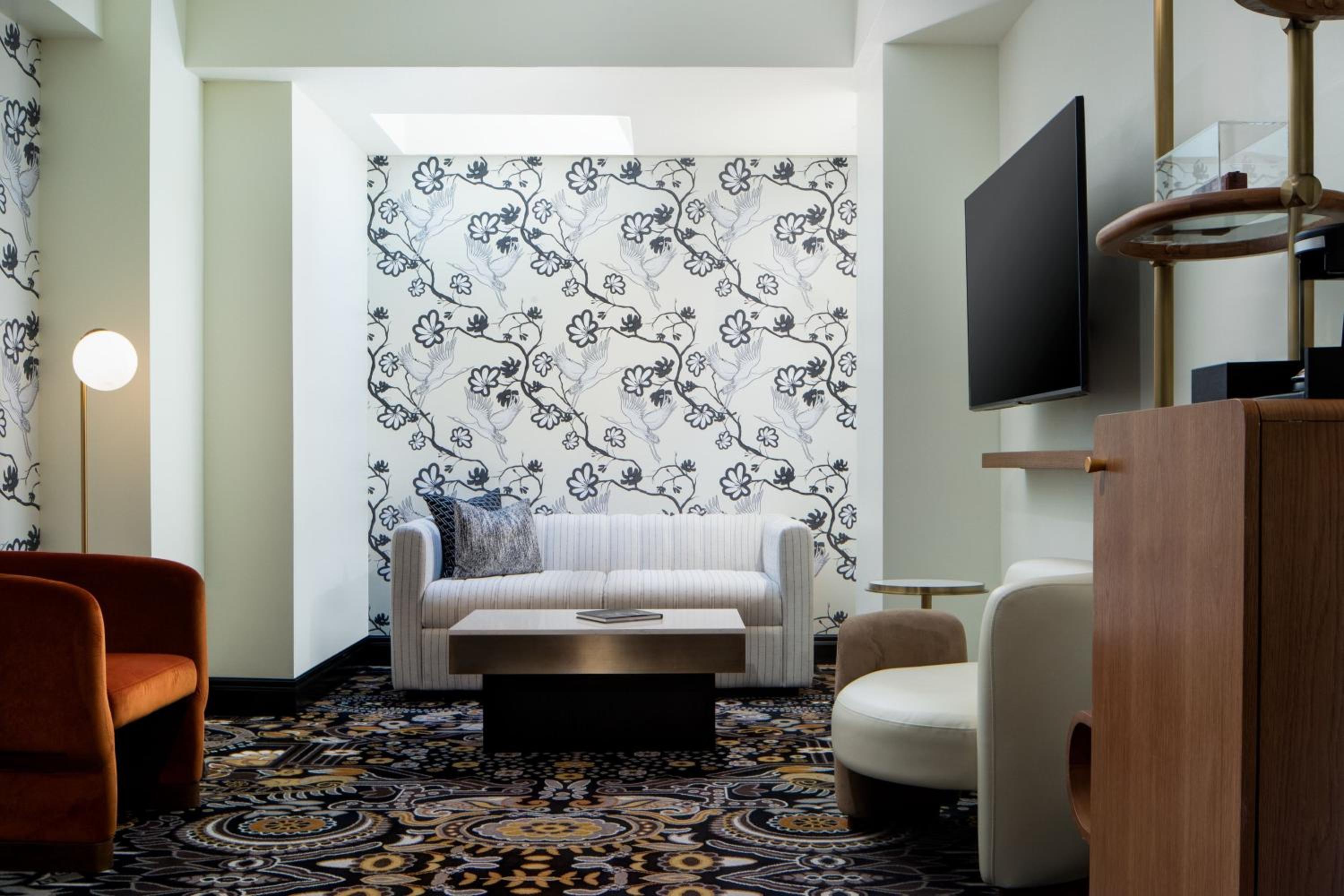 King Suite - Photo 2