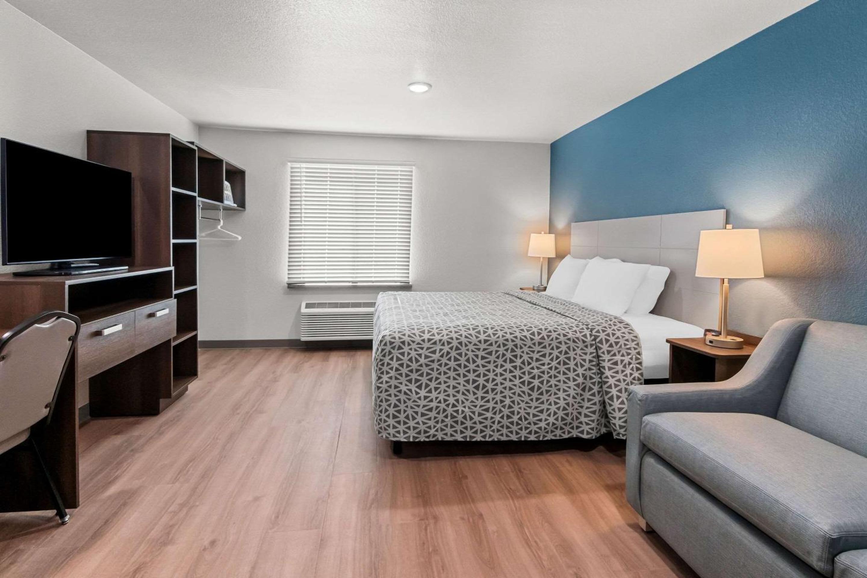 King Suite with Sofa Bed - Non Smoking photo 1