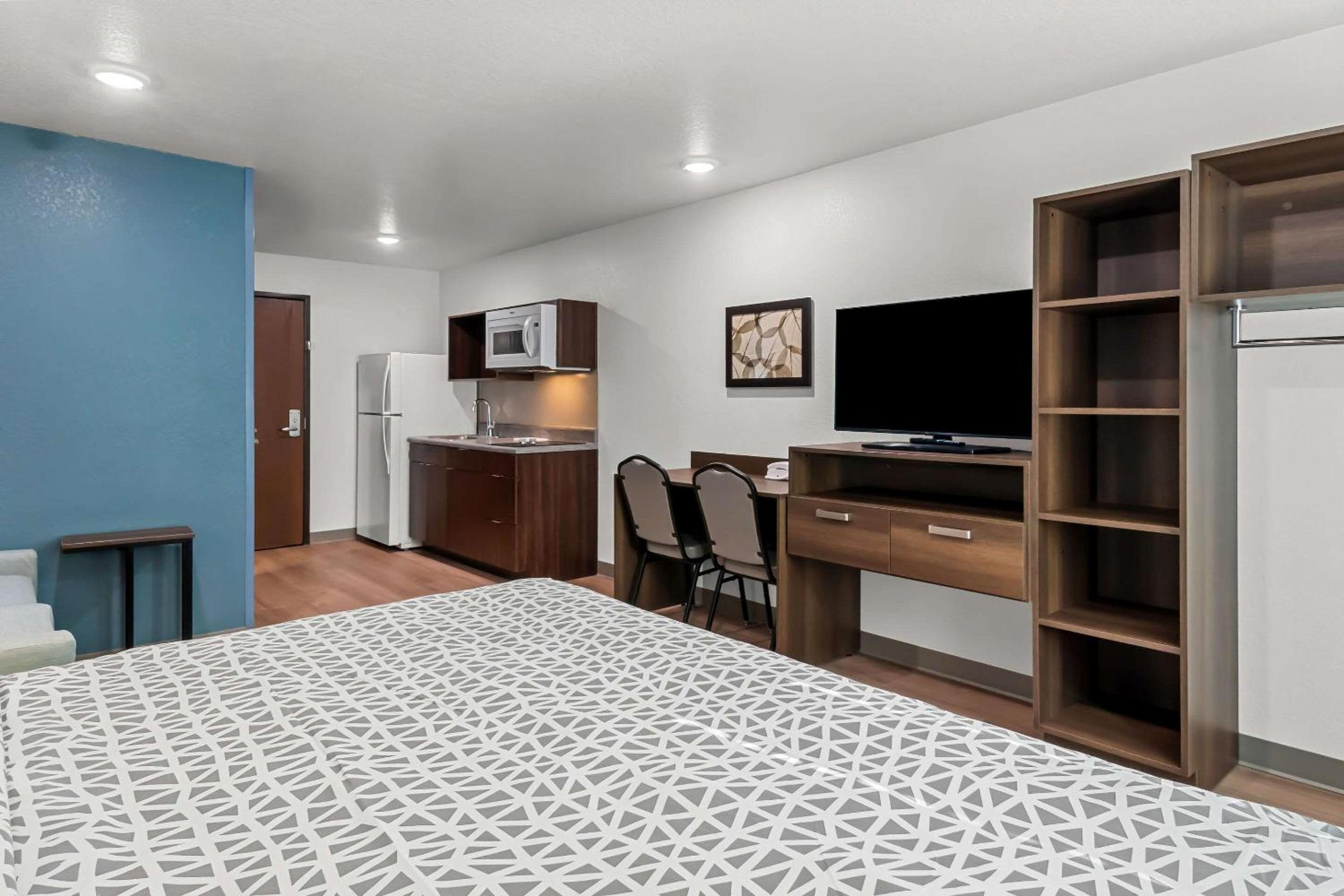 King Suite with Sofa Bed - Non Smoking photo 3
