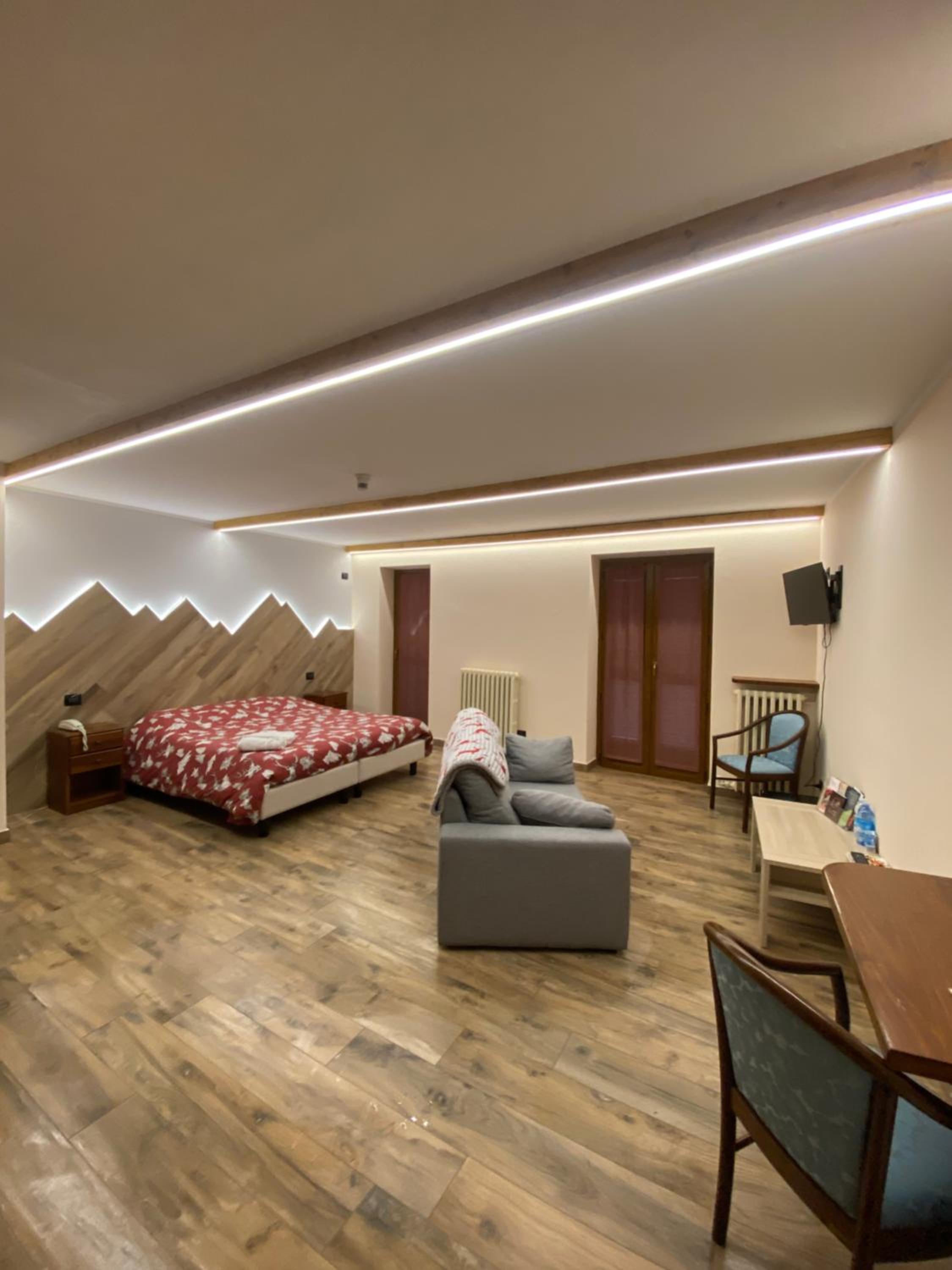 Double or Twin Room with Balcony - Photo 1