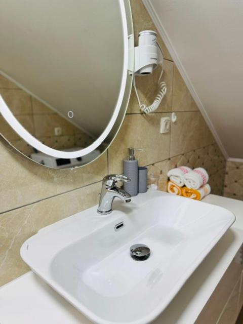 Studio Apartment with Balcony - Photo 6