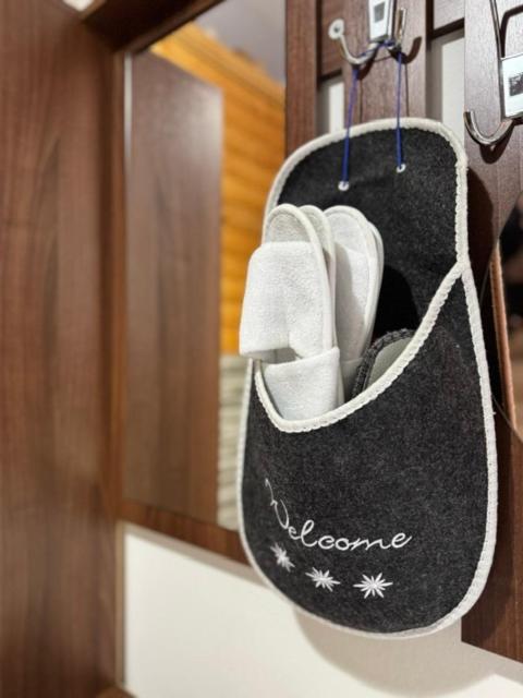 Studio Apartment with Balcony - Photo 3