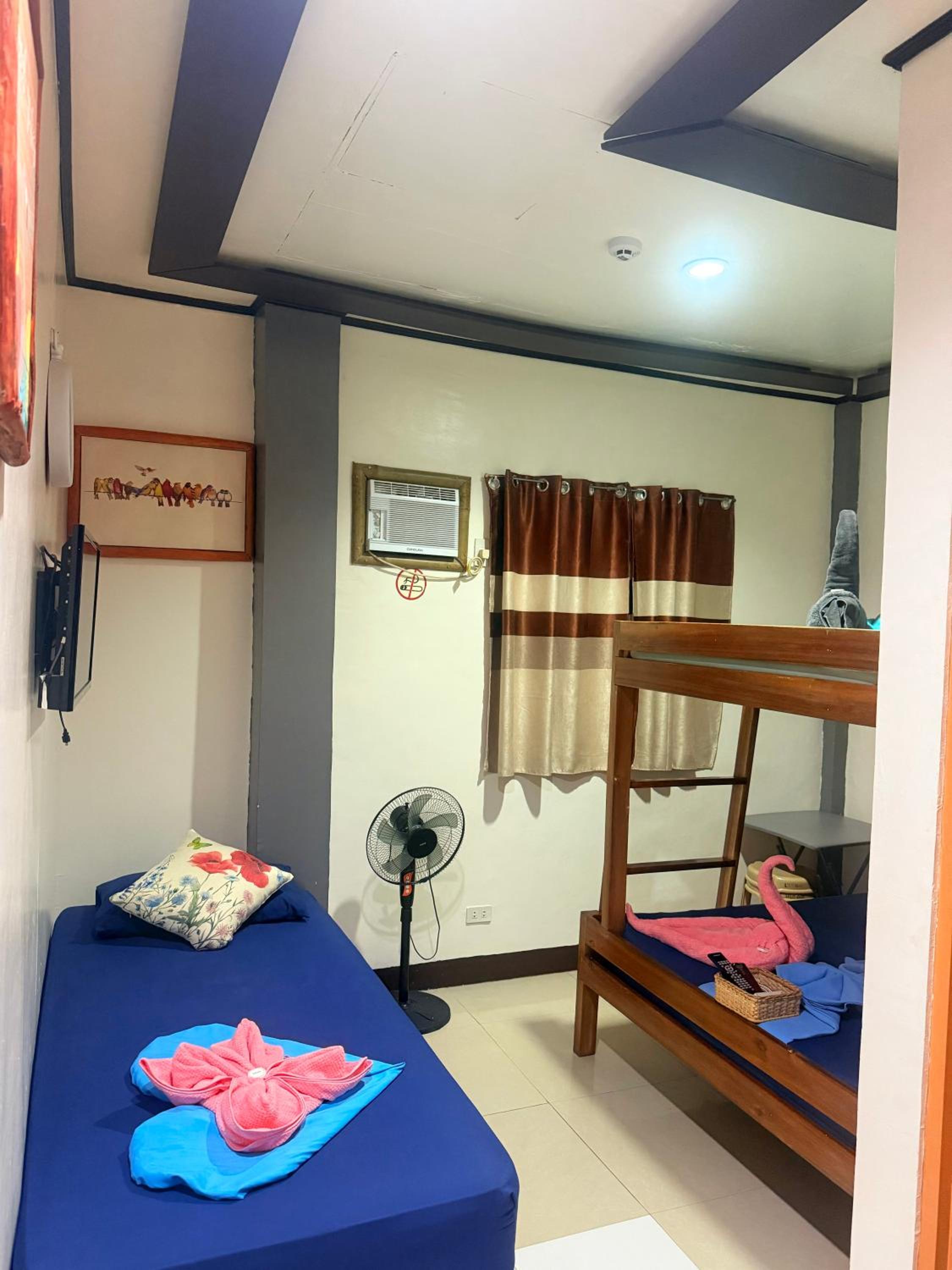 Family Room with Bathroom photo 3
